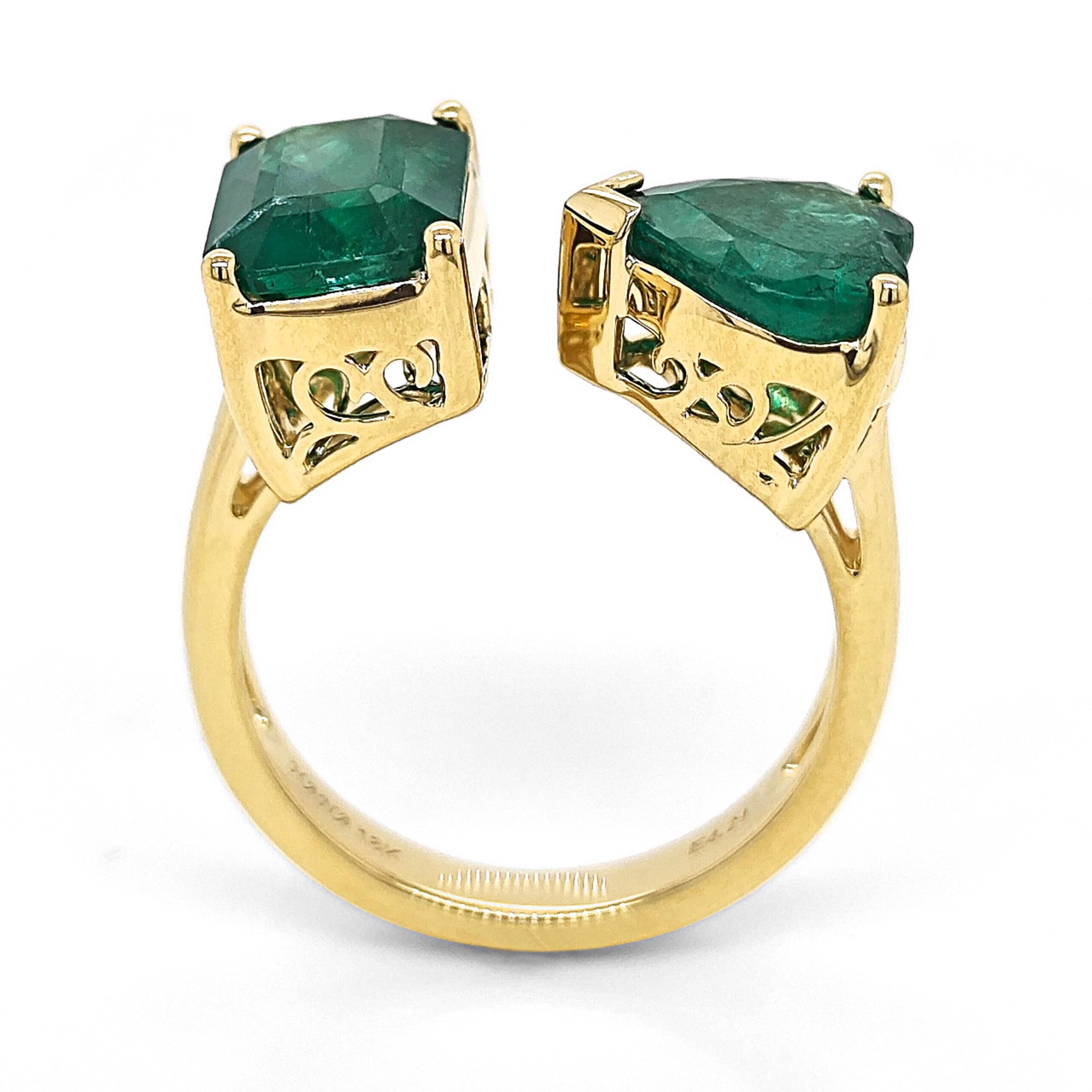4.21 Carat Emerald and White Diamond Yellow Gold Ring In New Condition For Sale In New York, NY