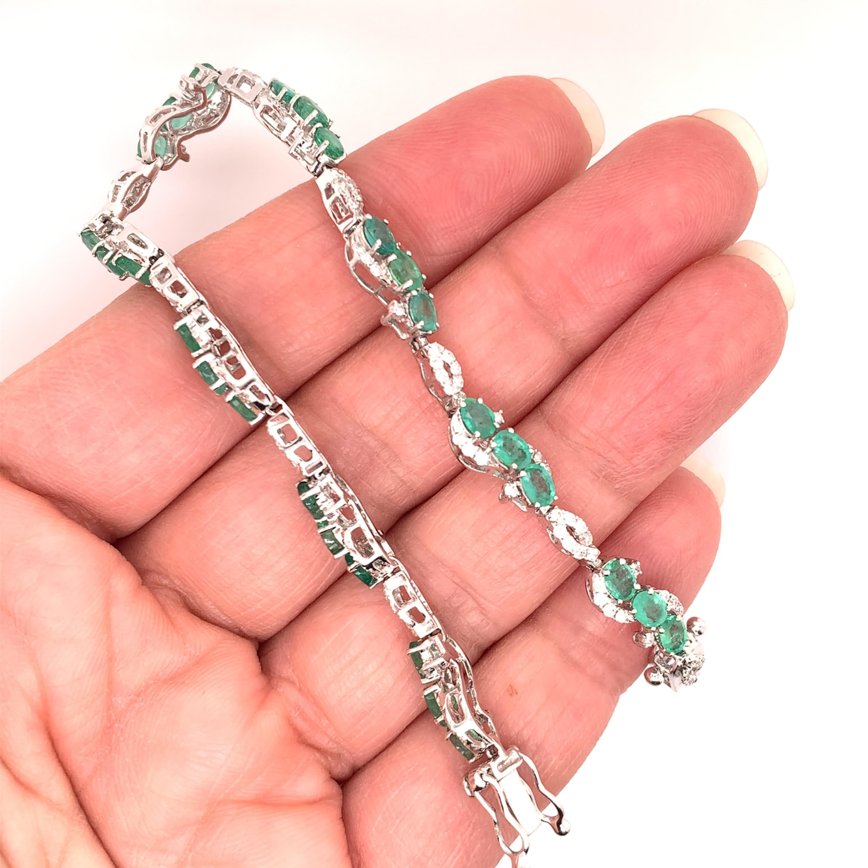 Oval Cut 4.21 Carat Emerald Diamond Bracelet For Sale