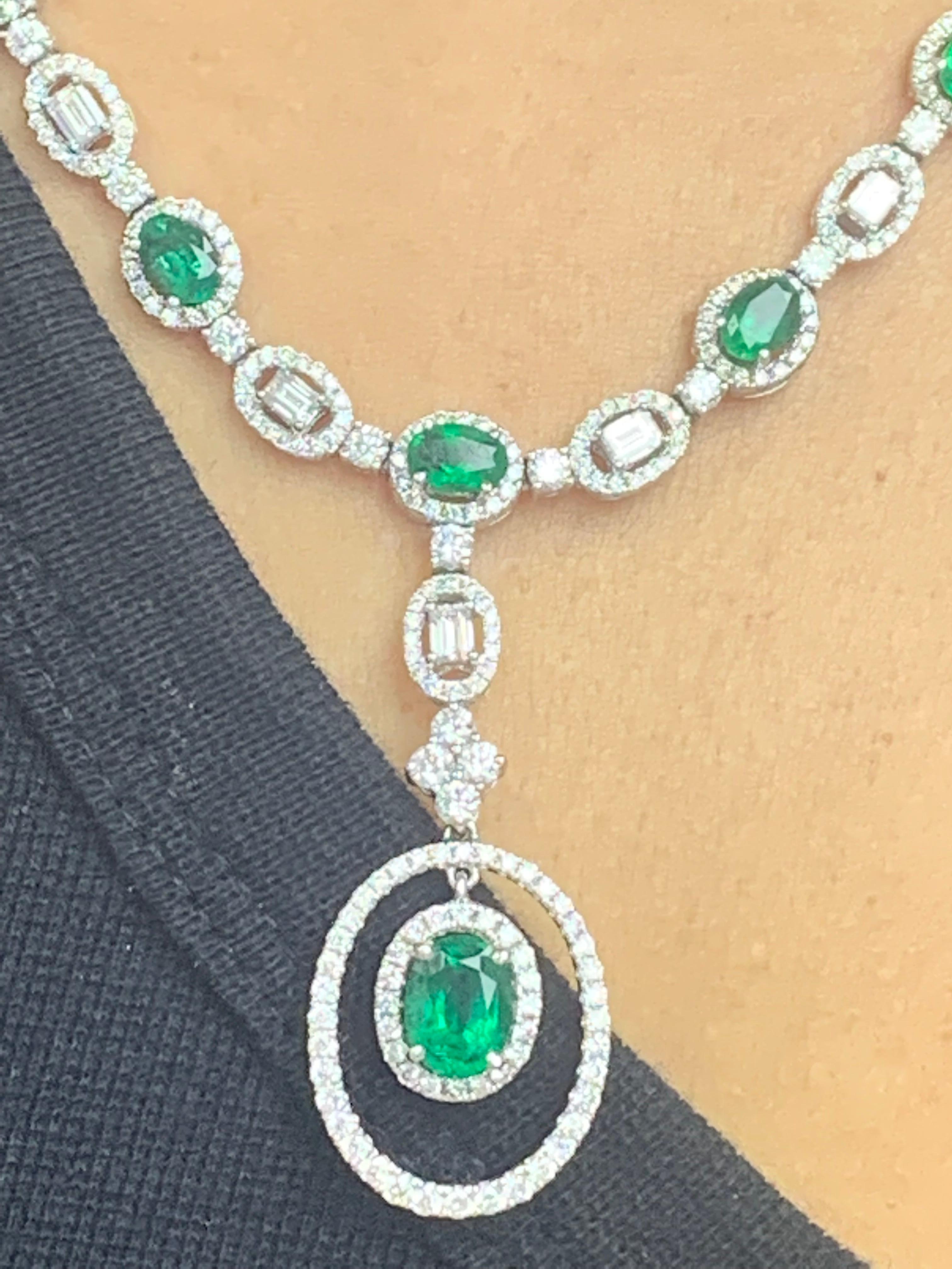 4.21 Carat Oval Cut Emerald and Diamond Necklace in 18 White Gold For Sale 1