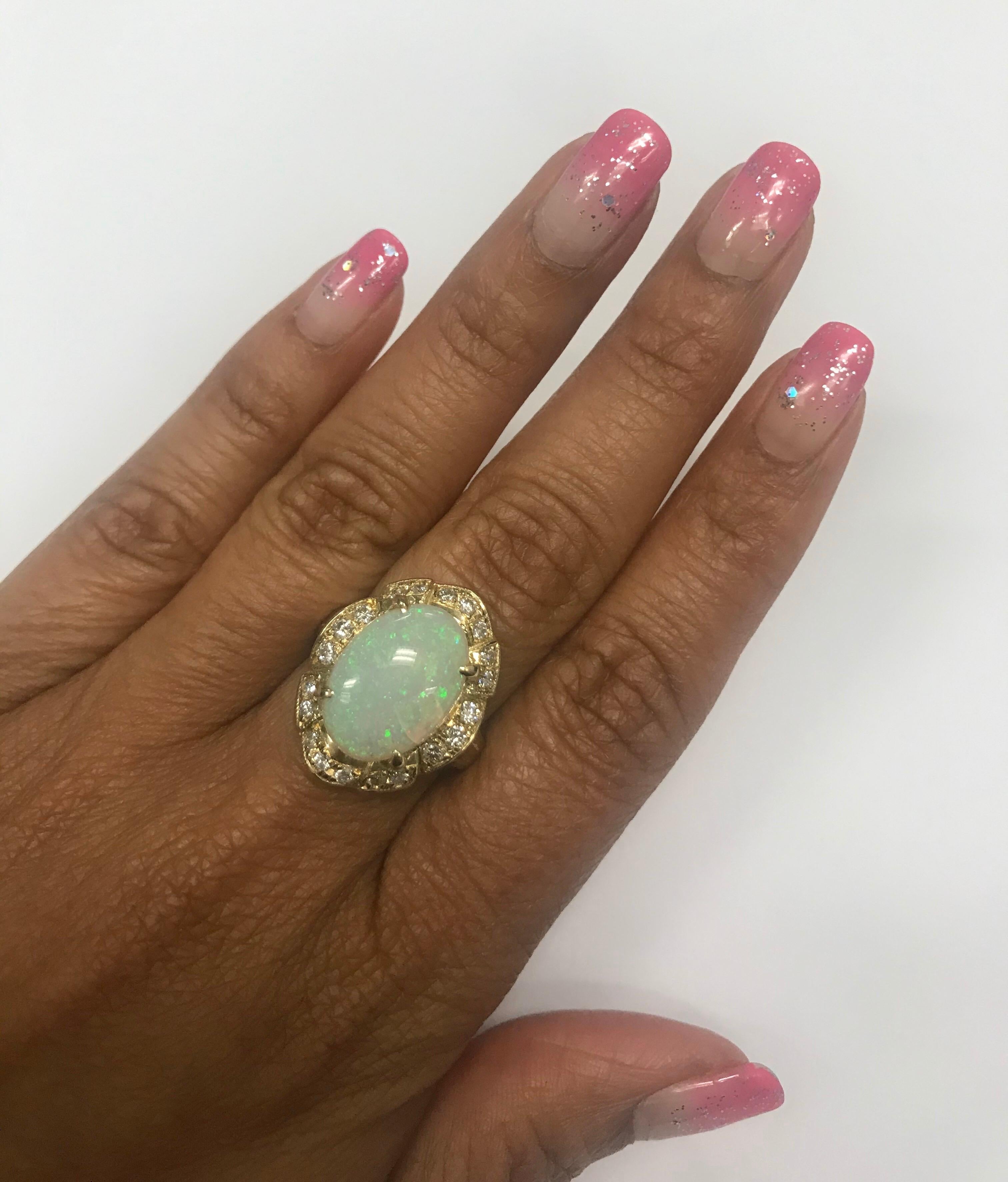 4,21 Karat Ovalschliff Natürlicher Opal Diamant Gelbgold Ring im Angebot 1