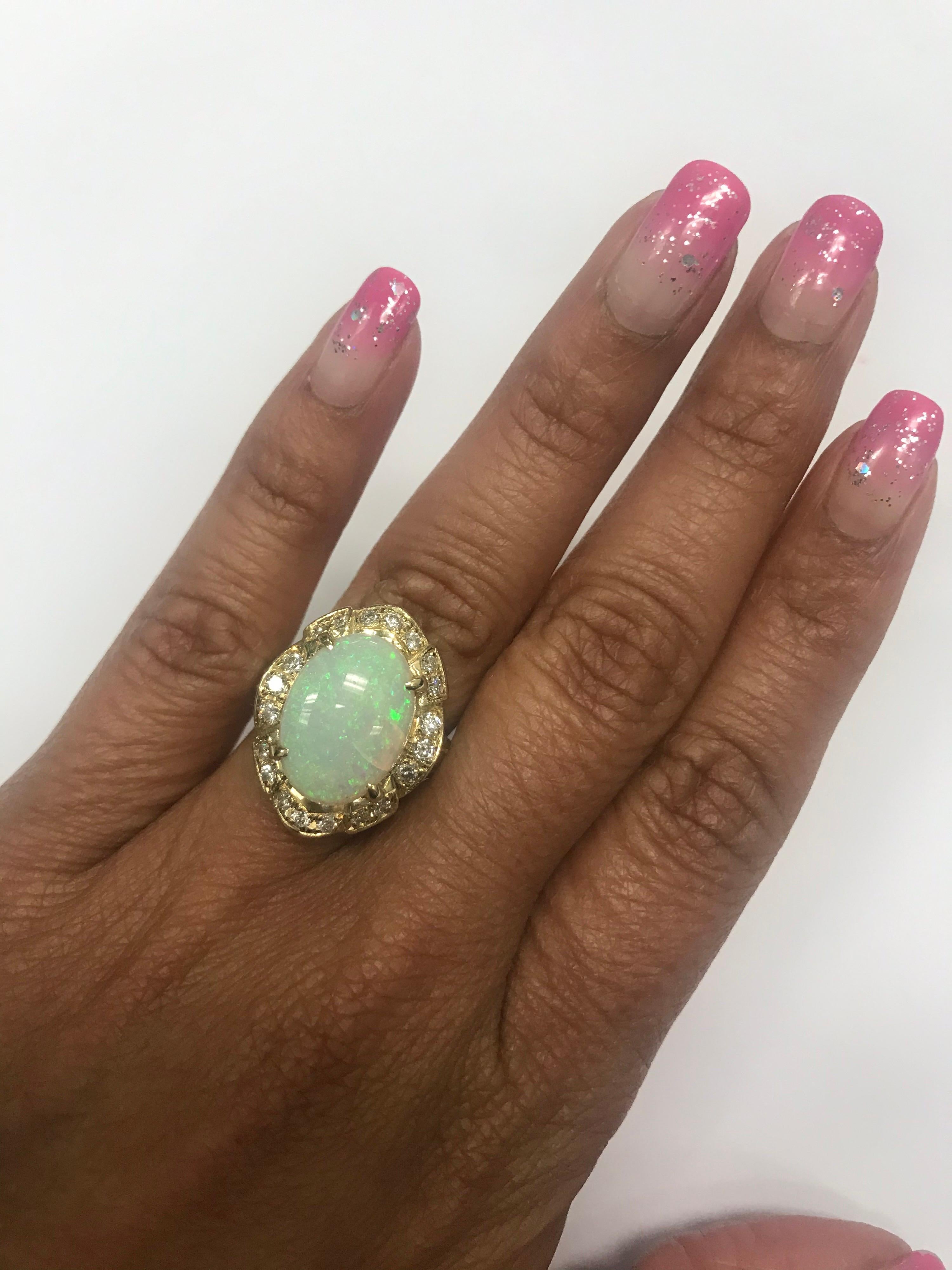 4,21 Karat Ovalschliff Natürlicher Opal Diamant Gelbgold Ring im Angebot 2