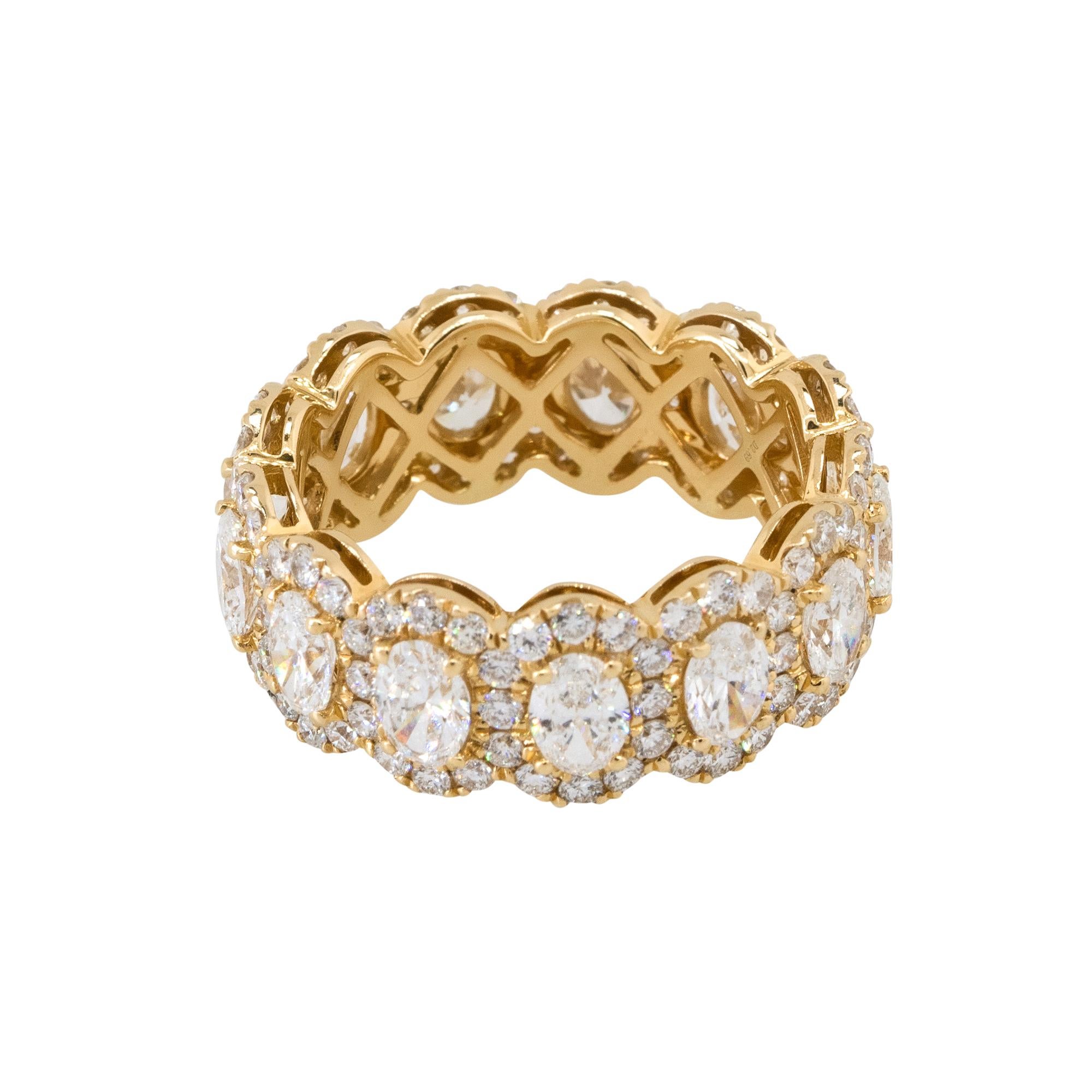 Mixed Cut 4.21 Carat Oval & Round Diamond Scalloped Eternity Band 18 Karat in Stock For Sale