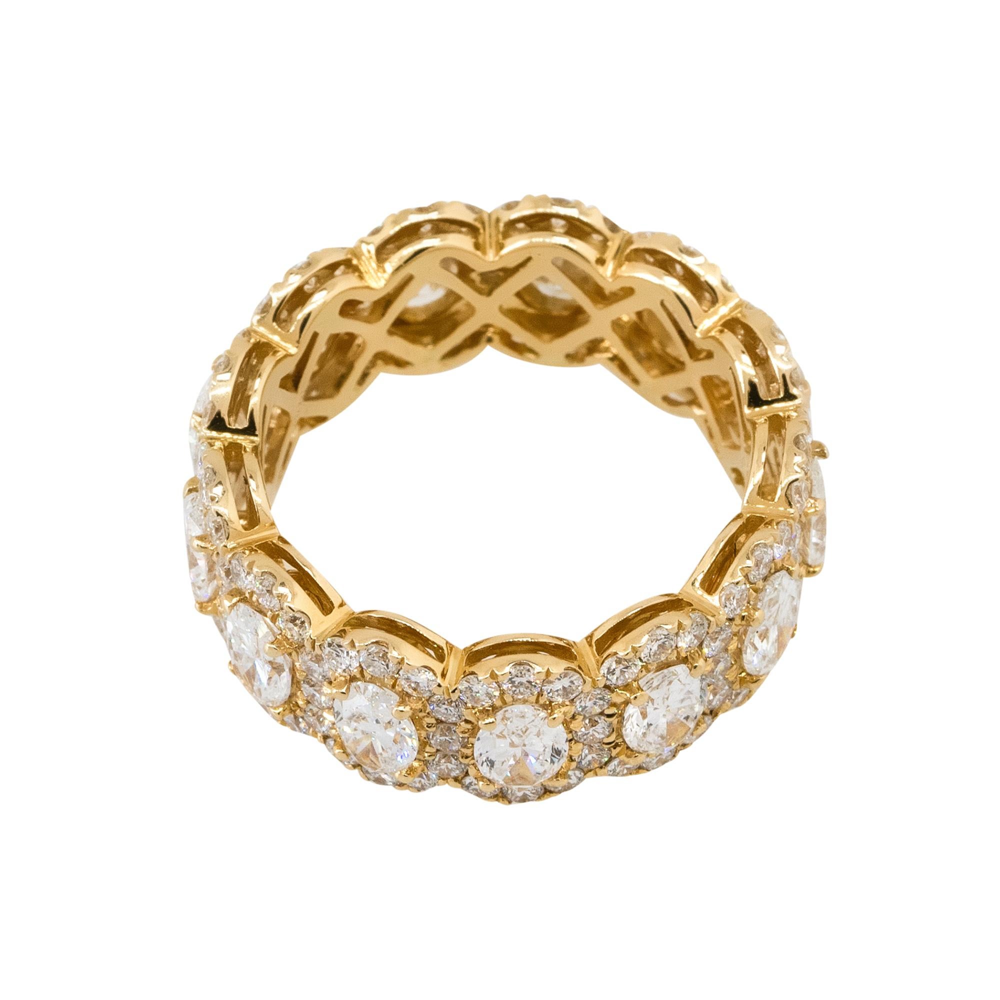 4.21 Carat Oval & Round Diamond Scalloped Eternity Band 18 Karat in Stock In Excellent Condition For Sale In Boca Raton, FL