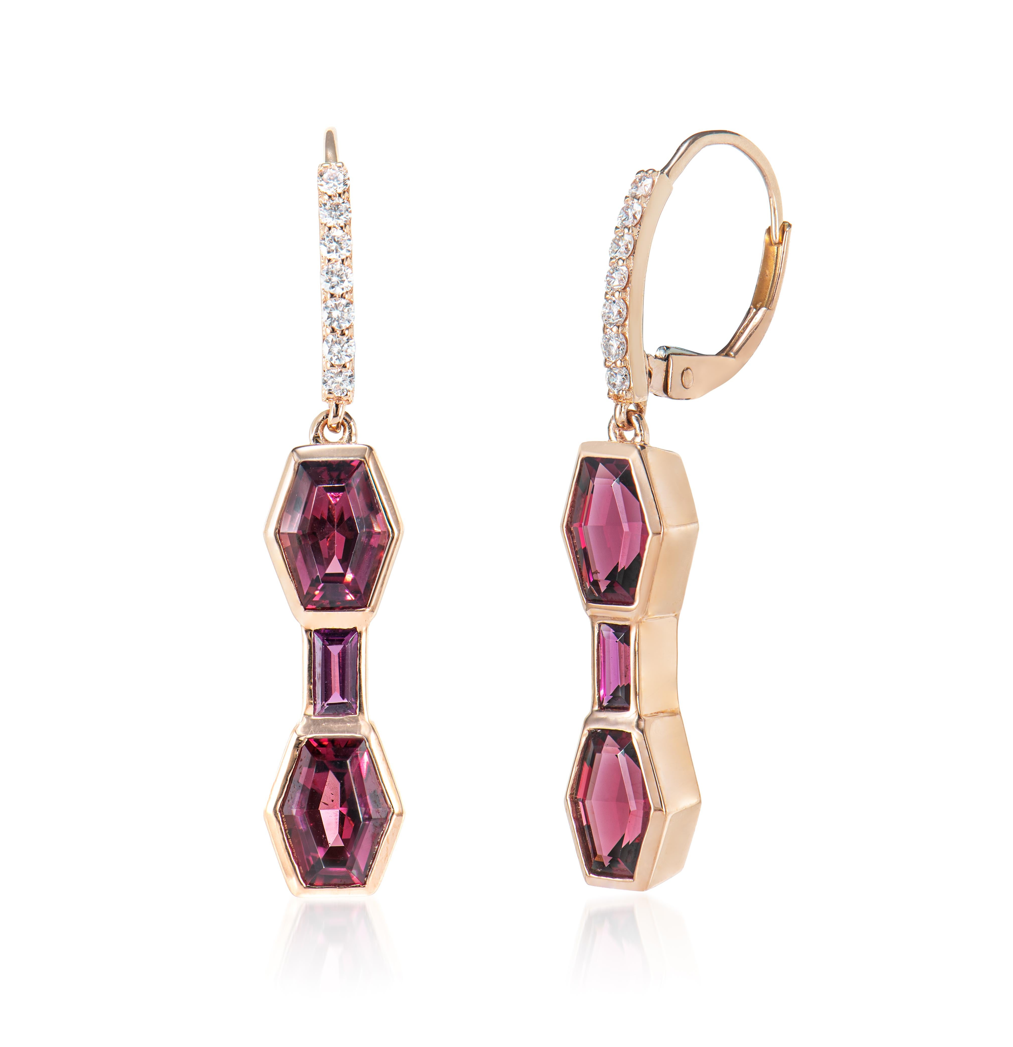Esagono Sunita Nahata Rodolite 4.21ct. Orecchini a goccia in 14KRG con diamante. in vendita