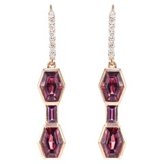 Boucles d'oreilles en goutte en or rose 14 carats et rhodolite de 4,21 carats avec diamants blancs.