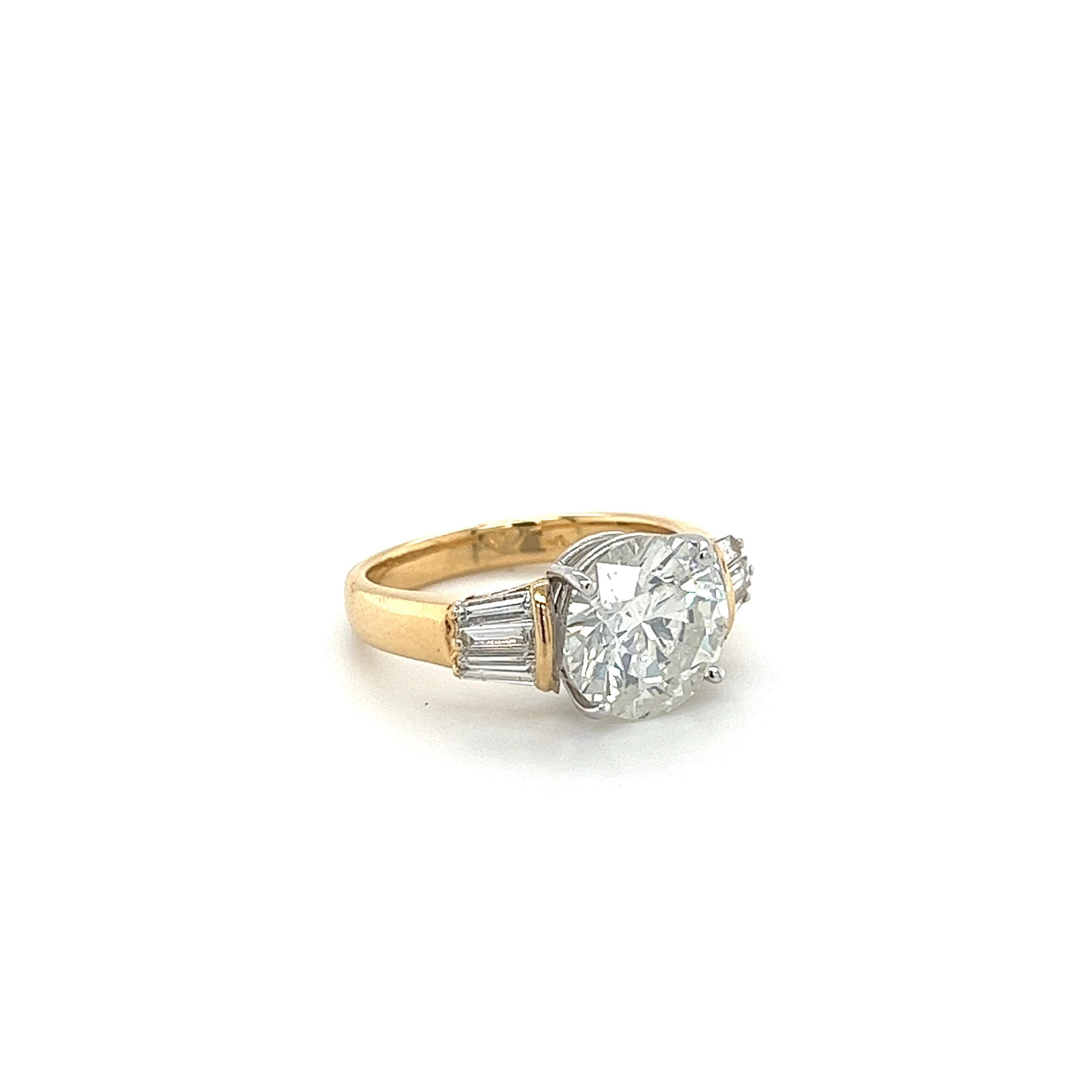 4.21 Carat Round Cut Diamond Engagement Ring and Baguettes in 2 Tone 18k Gold For Sale 3