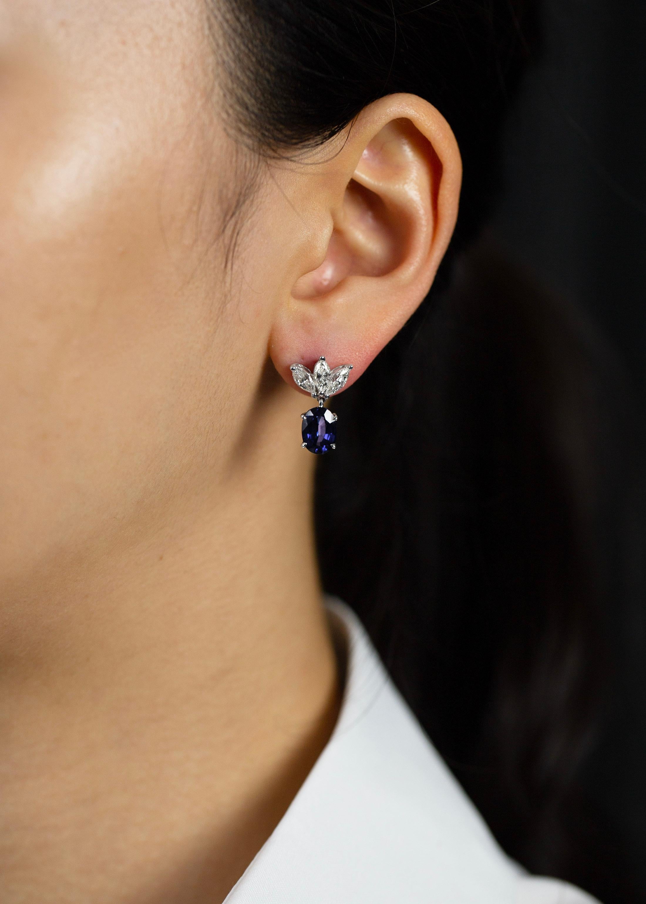 Women's 4.21 Carats Total Oval Cut Blue Sapphire & Diamond Dangle Earrings For Sale