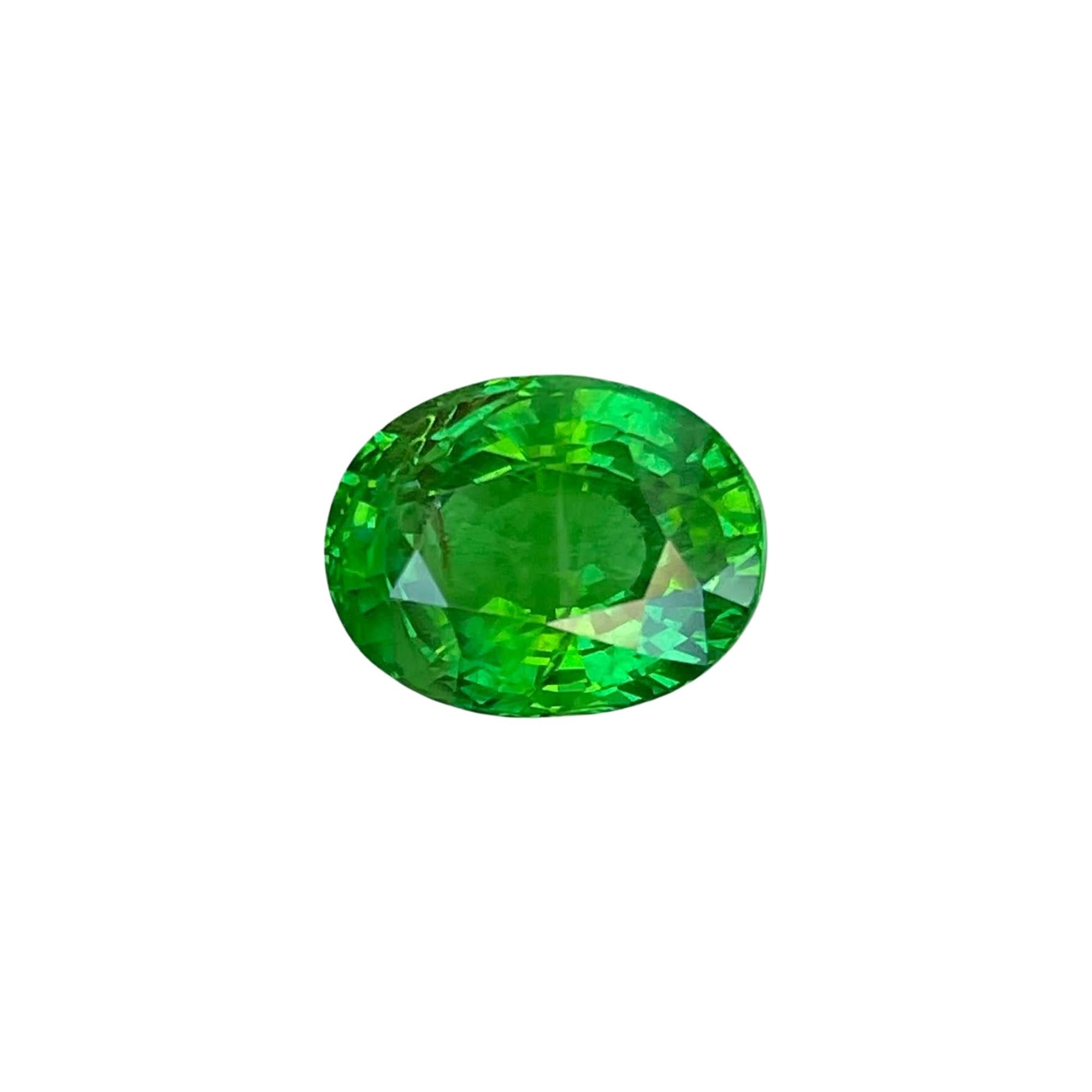 4.21 carats Vivid Green Tsavorite Garnet Stone Oval Cut Tanzanian Gemstone For Sale 4