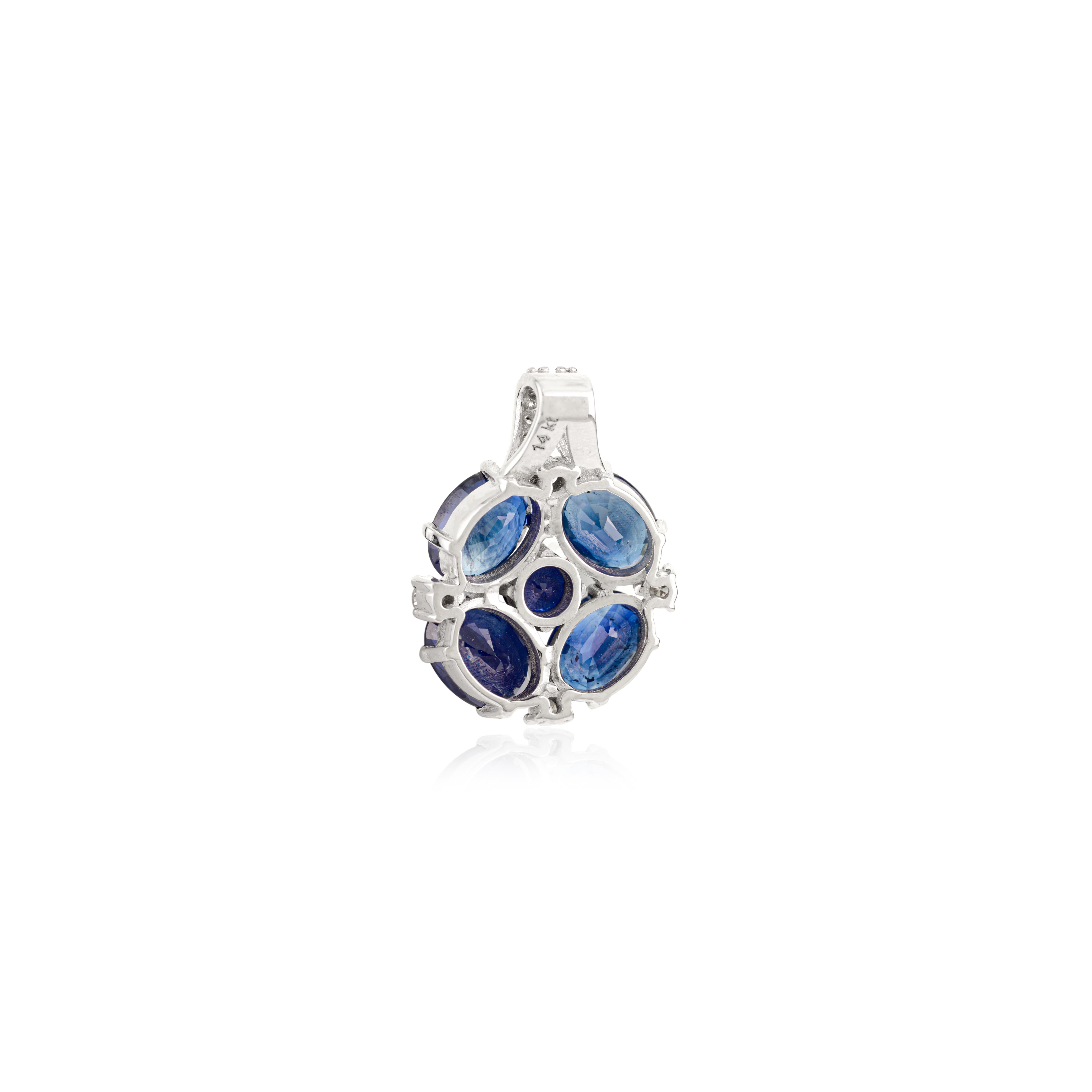 4.21 CT Natural Oval Cut Blue Sapphire Diamond Cluster Pendant in 14k White Gold Neuf - En vente à New York, NY