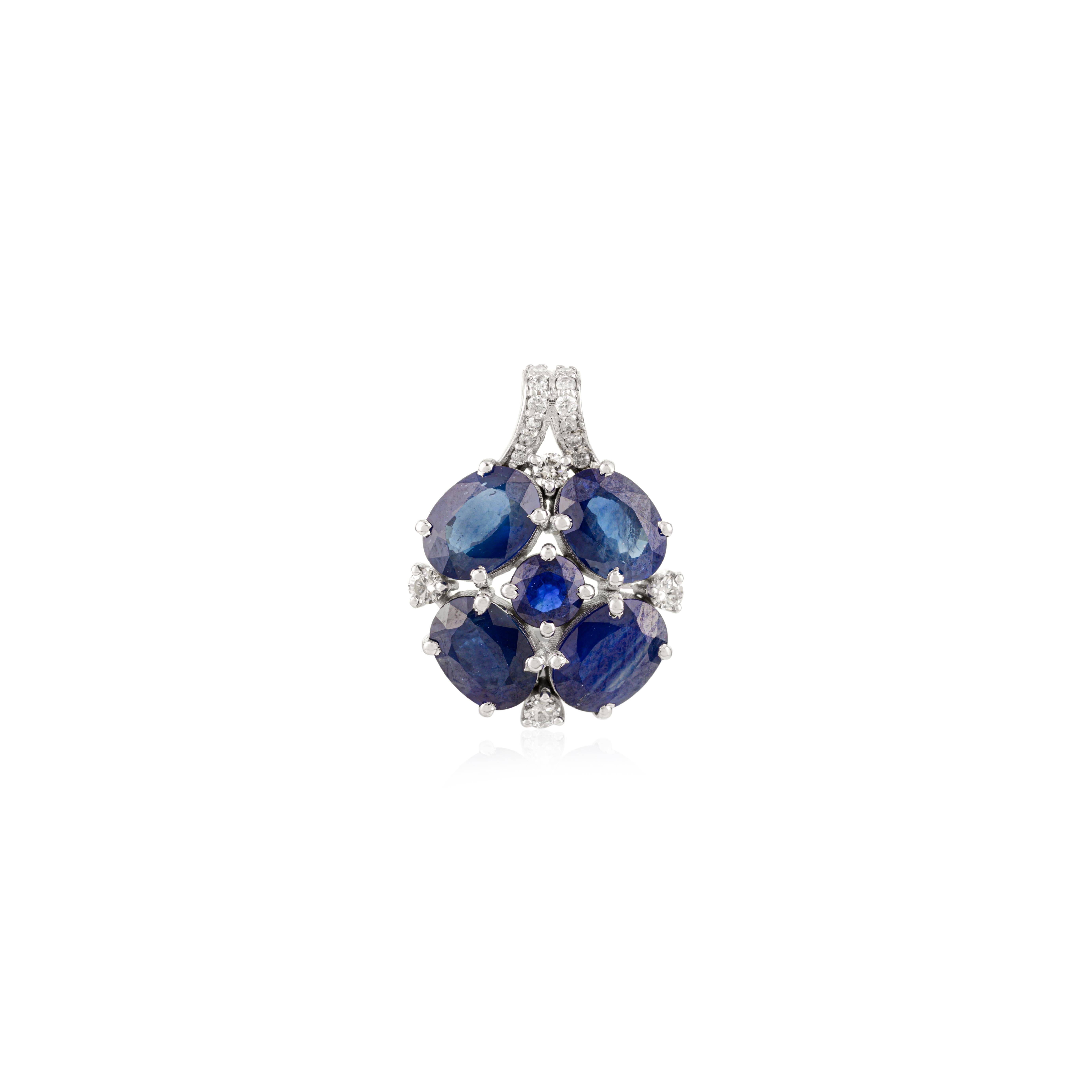 4.21 CT Natural Oval Cut Blue Sapphire Diamond Cluster Pendant in 14k White Gold en vente 3