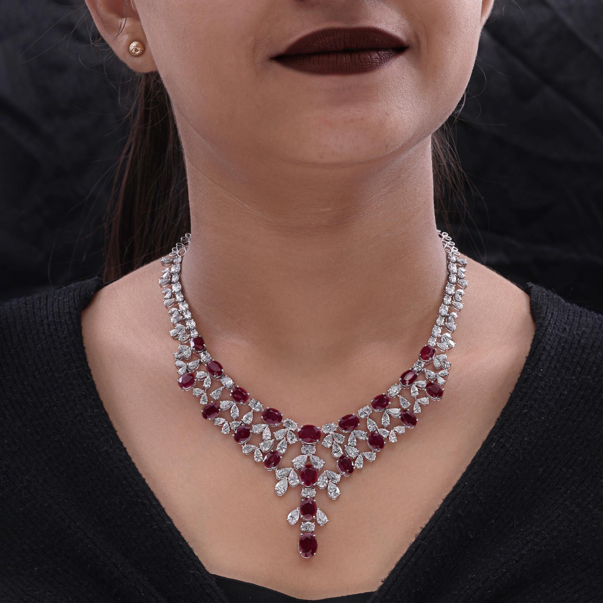 42,19 Quilates Rubí Ovalado 27,96 Quilates SI/H Diamante Pera Collar de Oro Blanco de 18 Quilates en Nuevo estado para la venta en Diera, Dubai