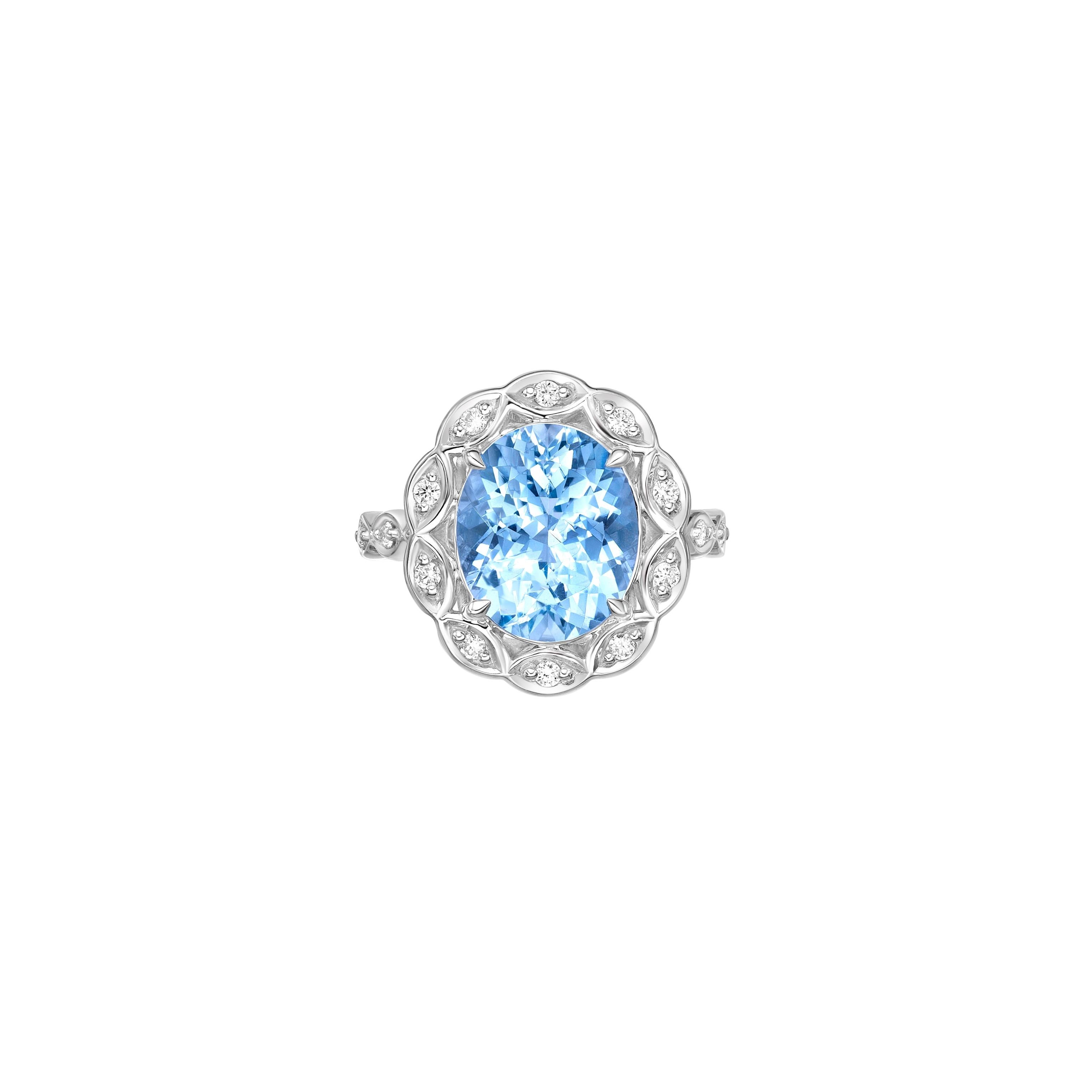 Contemporary 4.22 Carat Aquamarine Fancy Ring in 18Karat White Gold with White Diamond. For Sale