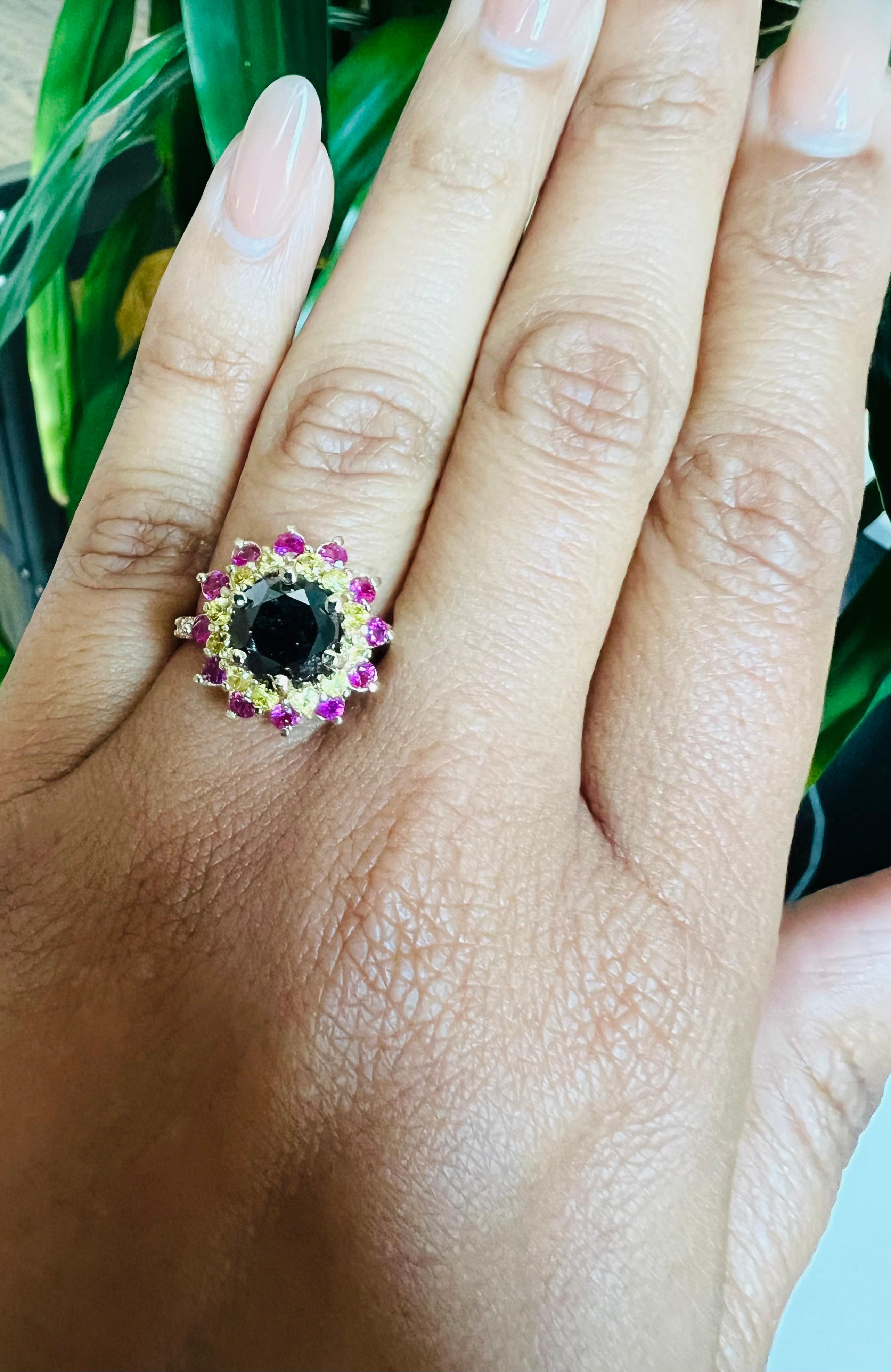 4.22 Carat Black Diamond Sapphire Yellow Gold Ring In New Condition For Sale In Los Angeles, CA