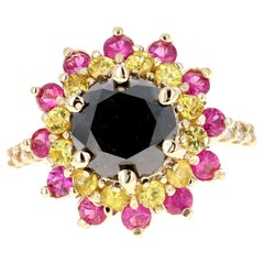 Anillo de oro amarillo con zafiro y diamante negro de 4,22 quilates