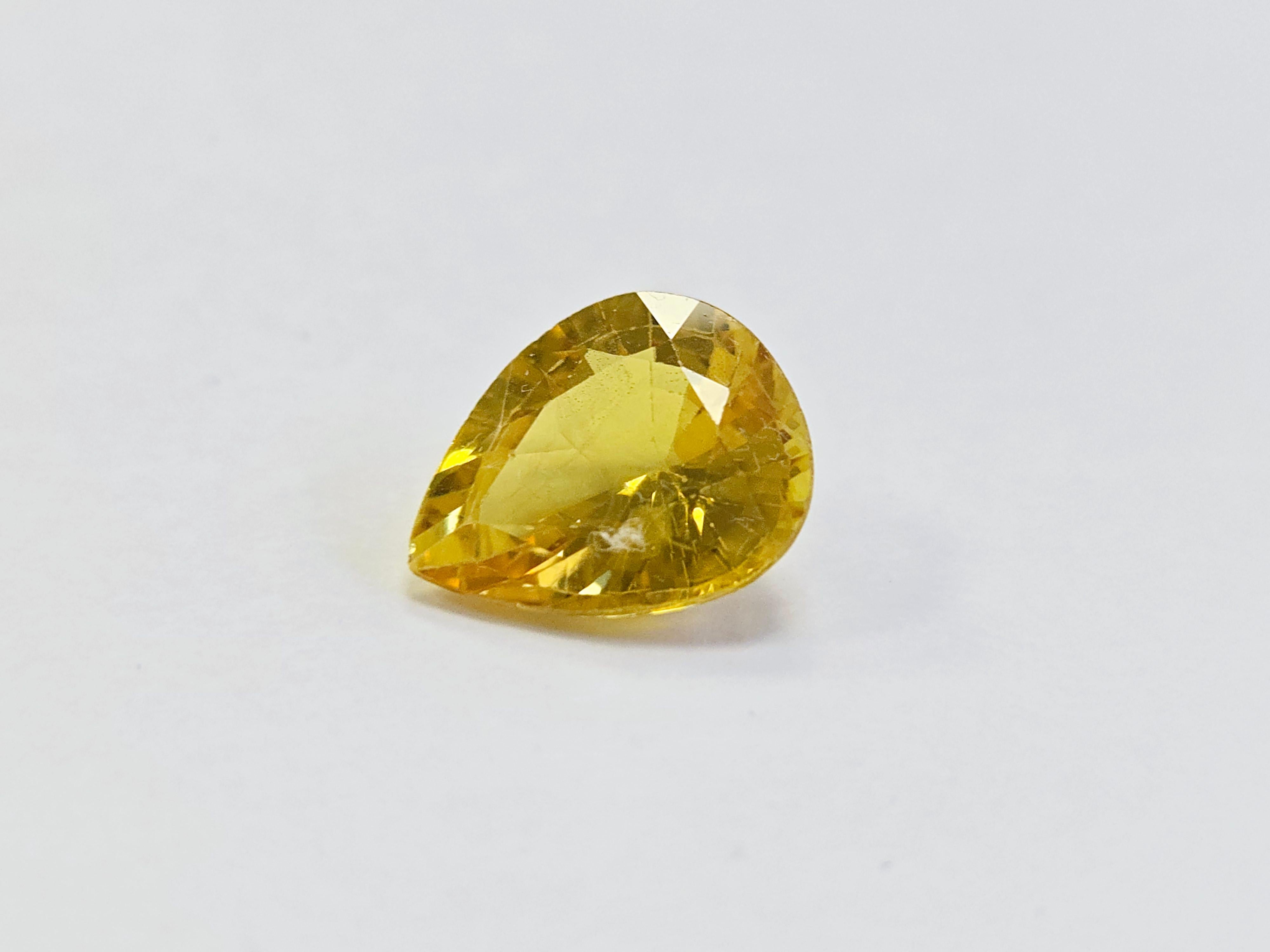 Zaffiro giallo a forma di pera naturale da 4,22 carati

Questo squisito zaffiro giallo naturale da 4,22 carati è tagliato con maestria in una graziosa forma a pera, che mette in mostra la sua radiosa tonalità dorata e la sua eccezionale