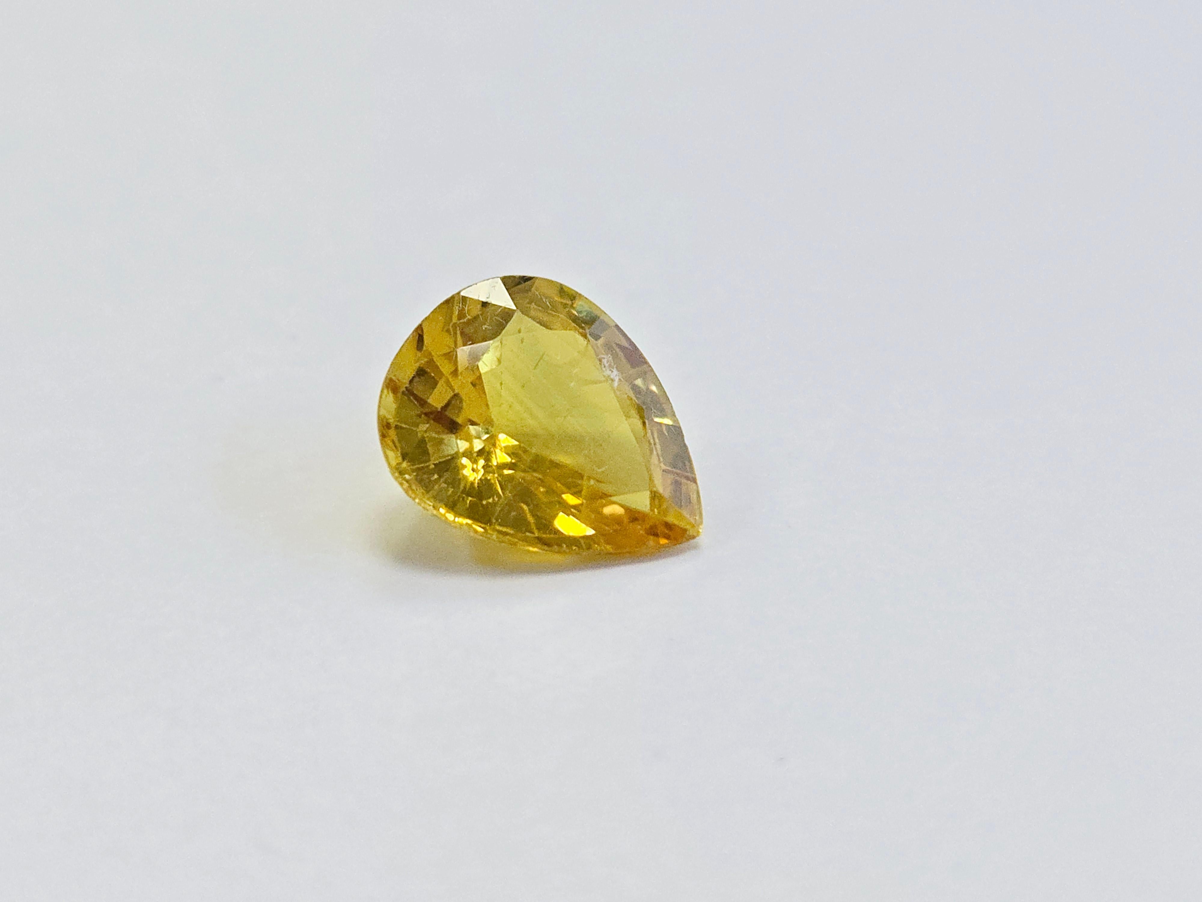 Zaffiro giallo a forma di pera naturale da 4,22 carati In condizioni Nuovo in vendita a Great Neck Plaza, NY
