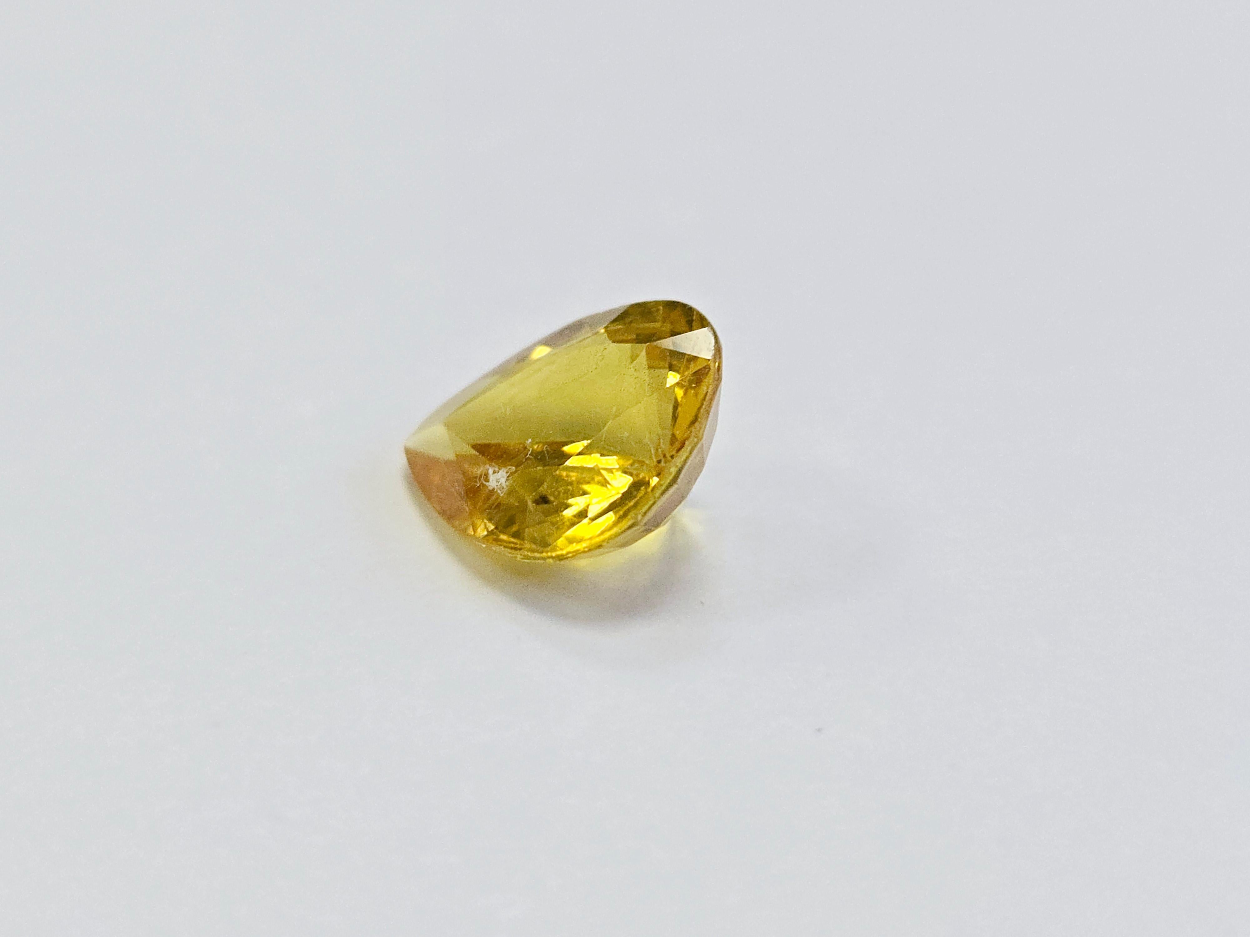 Donna Zaffiro giallo a forma di pera naturale da 4,22 carati in vendita