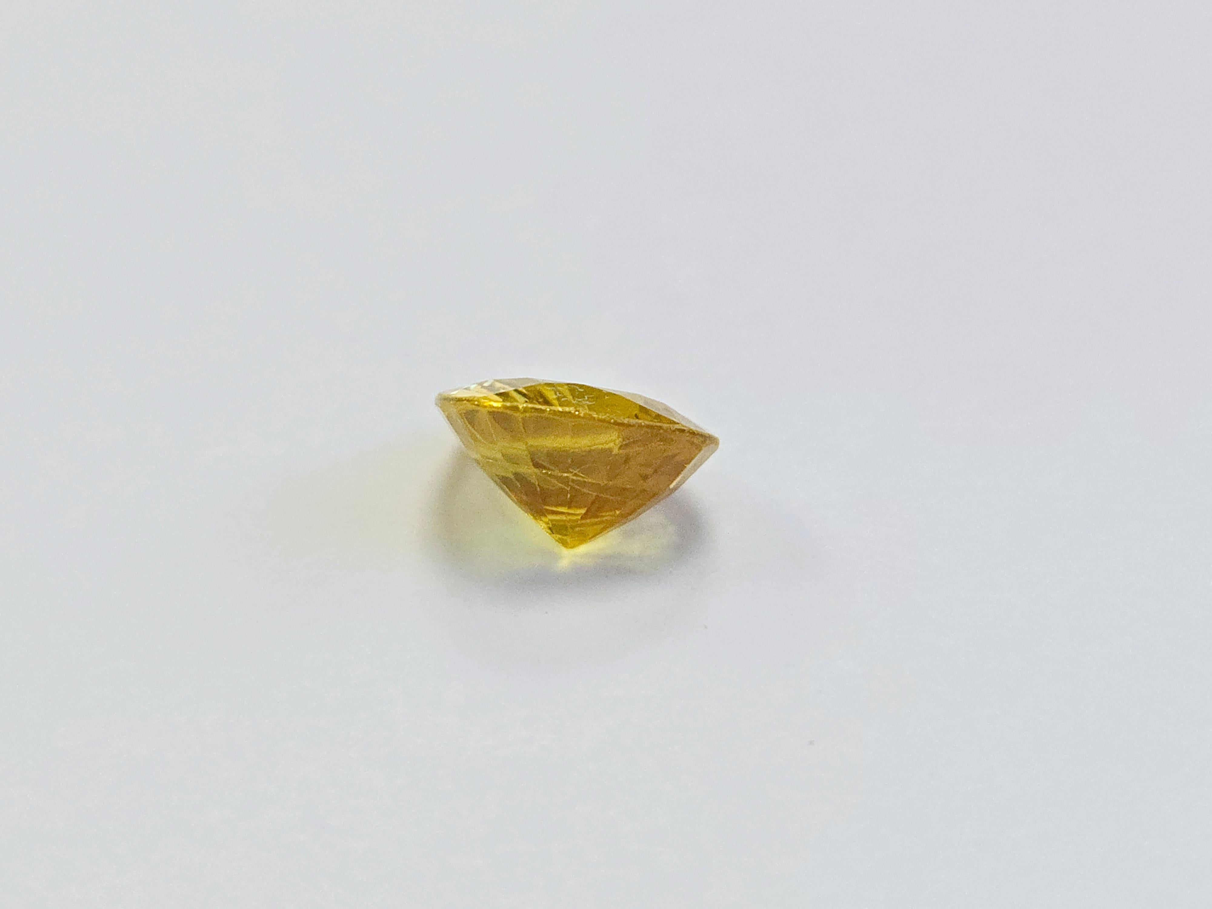 Zaffiro giallo a forma di pera naturale da 4,22 carati in vendita 1