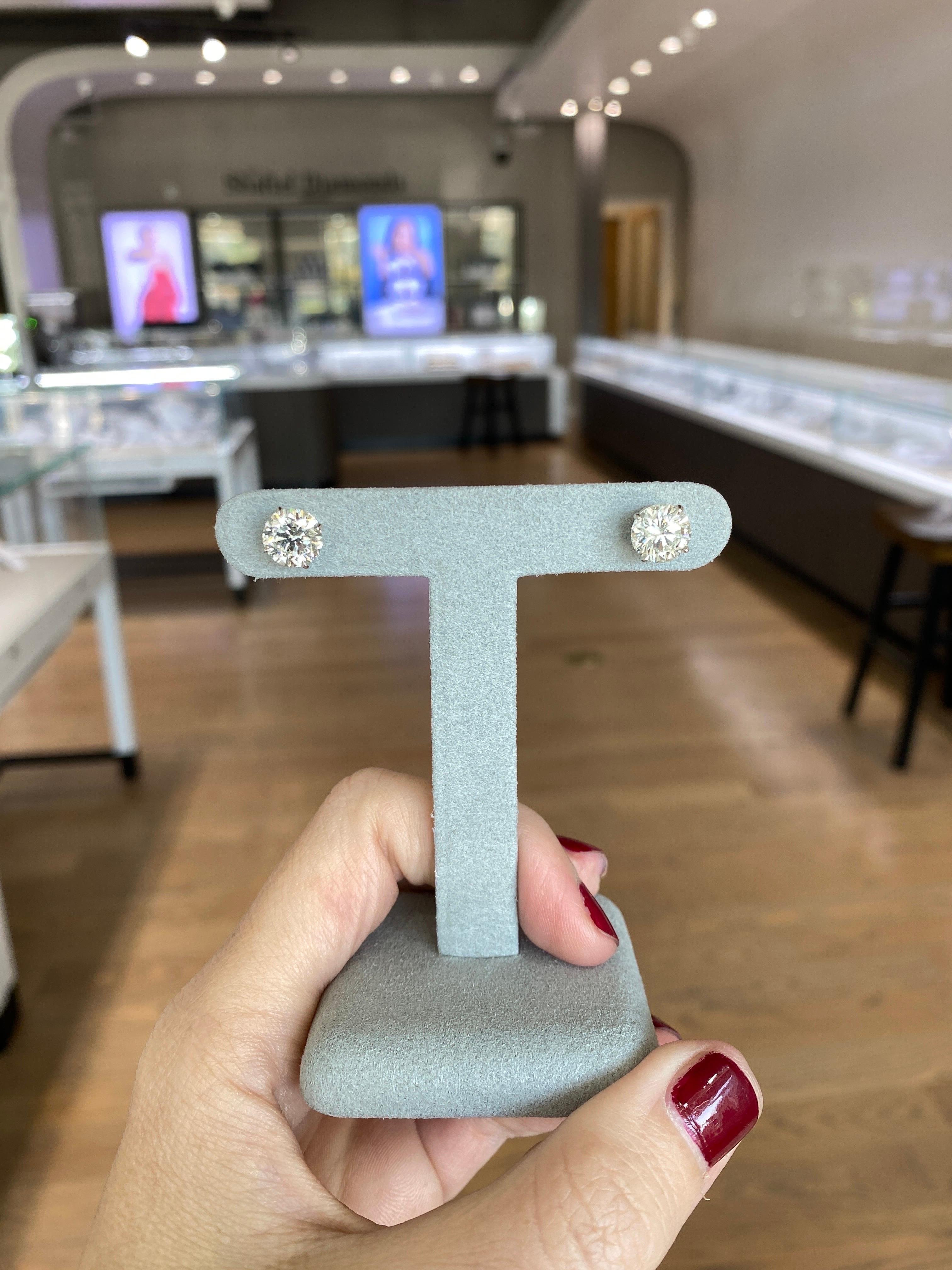 4,22 Karat Gesamtgewicht Natürliche runde Diamant-Ohrstecker für Damen oder Herren