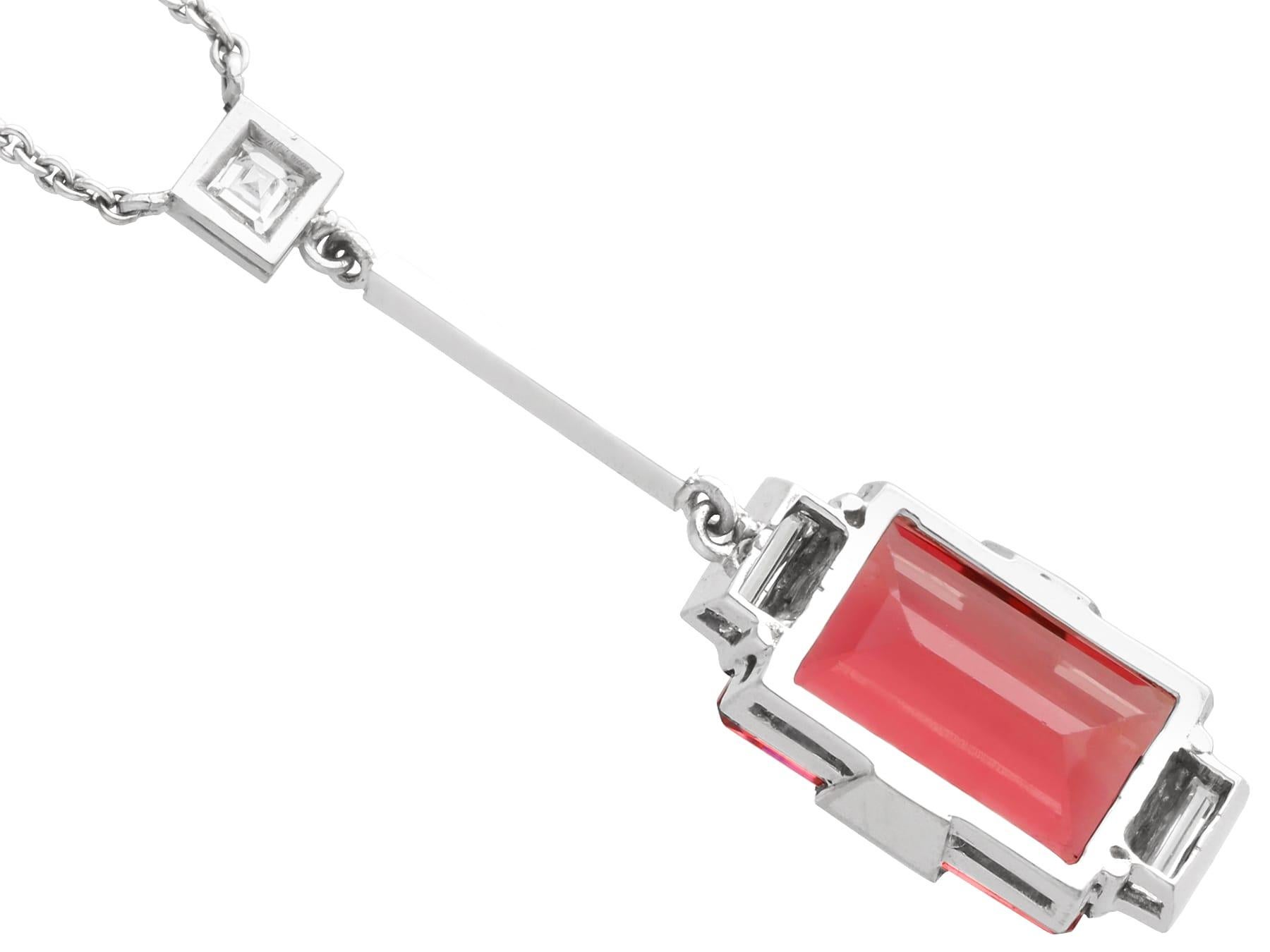 Pendentif Art déco en or blanc 18 carats avec tourmaline de 4,22 carats et diamants de 0,23 carat Unisexe en vente