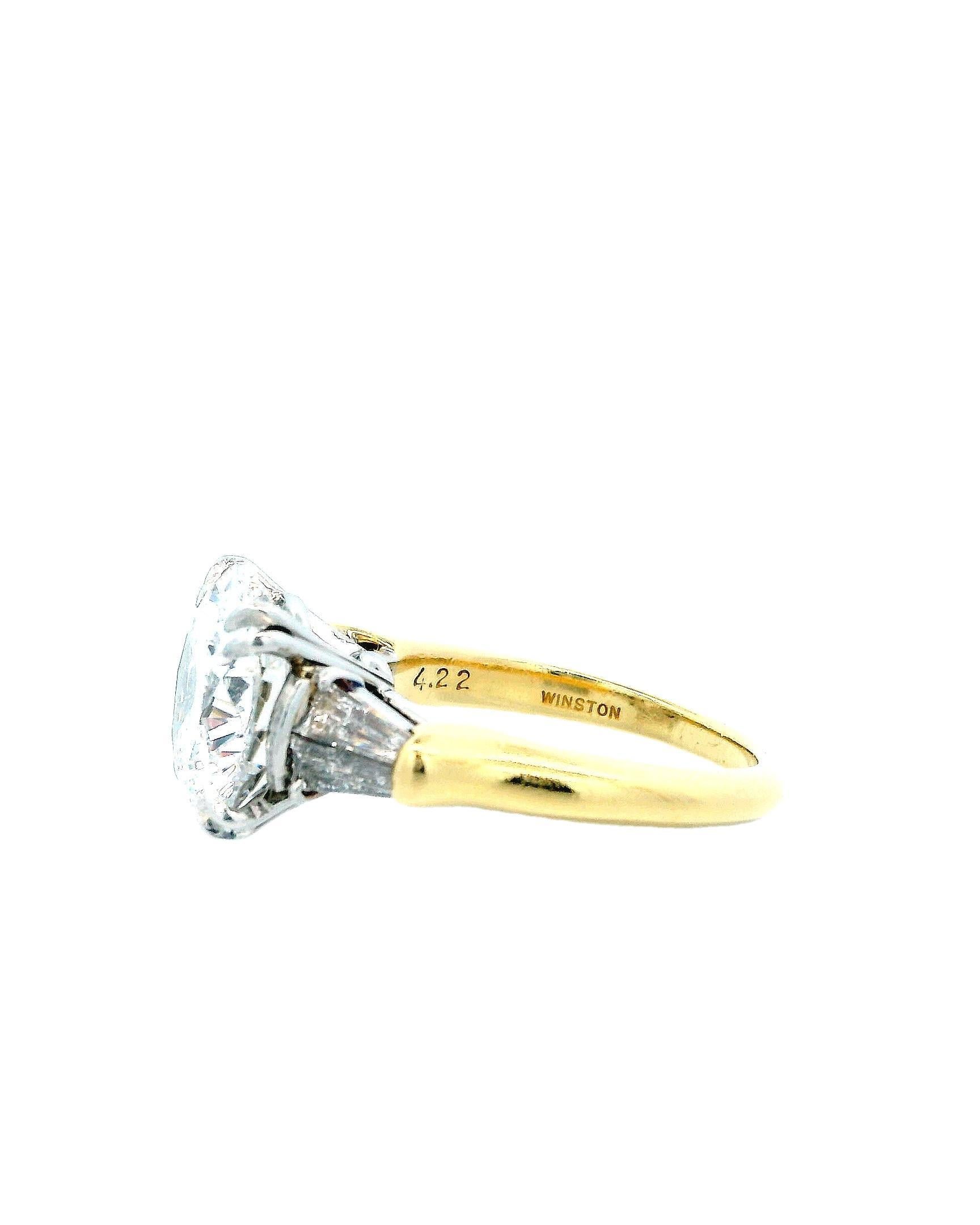 4.22 Carats Vs2 Diamond Platinum & 18K Gold Ring By Harry Winston Papers In Excellent Condition For Sale In Great Neck Plaza, NY
