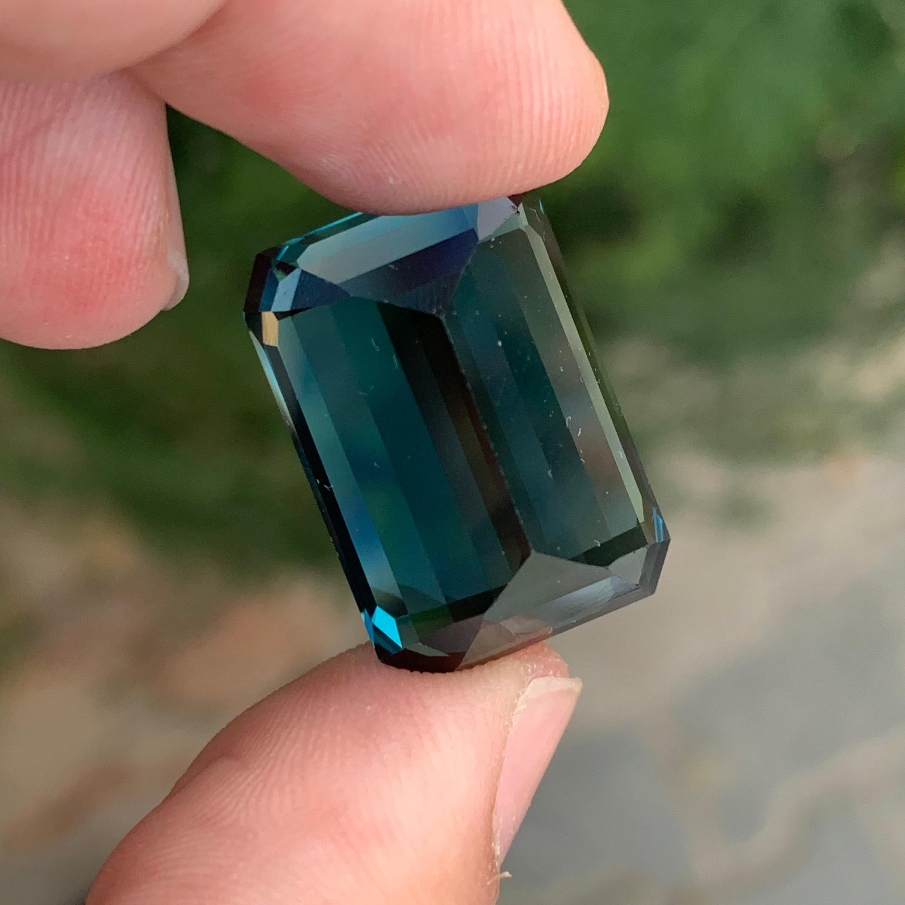 42,20 Karat Wunderschöner facettierter Londoner Blautopas in Smaragdform Edelstein im Angebot 5