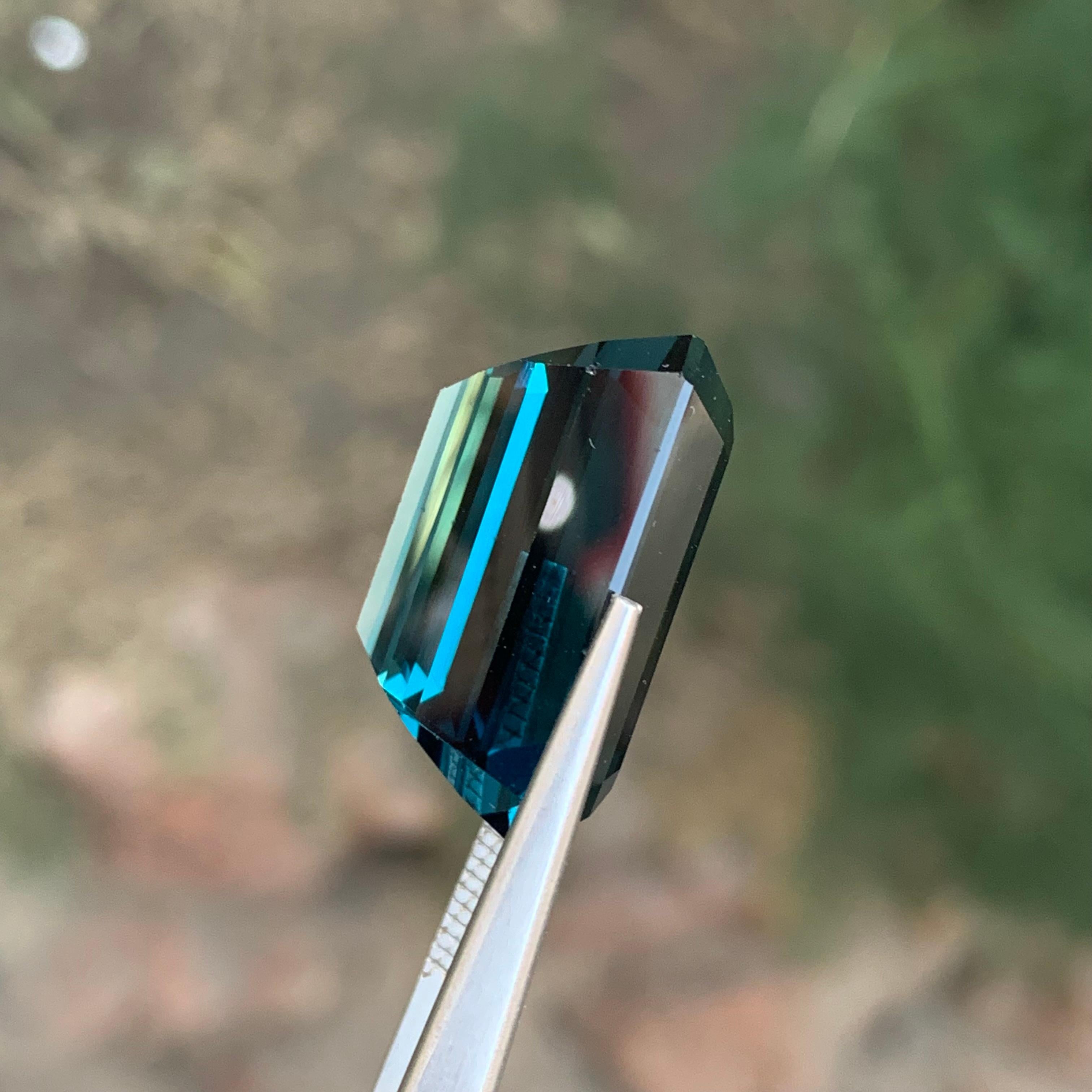 Loser Londoner Blautopas

Gewicht: 42,20 Karat
Abmessungen: 22 x 15,3 x 12,6 mm
Herkunft: Brasilien
Die Form: Smaragd 
Farbe: Tiefblau
Zertifikat: Auf Kundenwunsch

Der Londoner Blautopas ist eine faszinierende Topasvarietät, die für ihre tiefe und