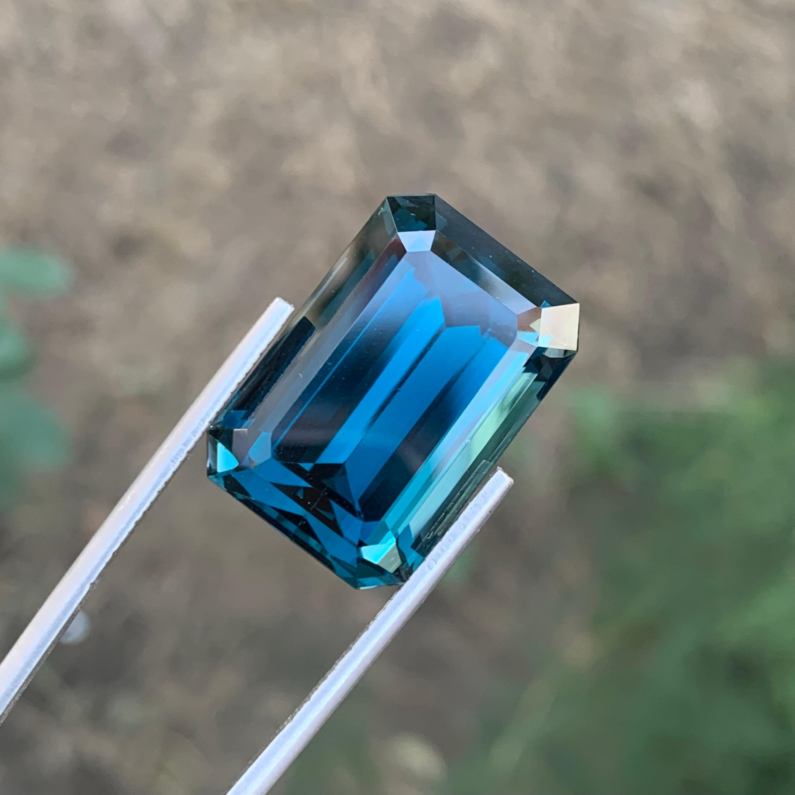 42,20 Karat Wunderschöner facettierter Londoner Blautopas in Smaragdform Edelstein im Zustand „Neu“ im Angebot in Peshawar, PK
