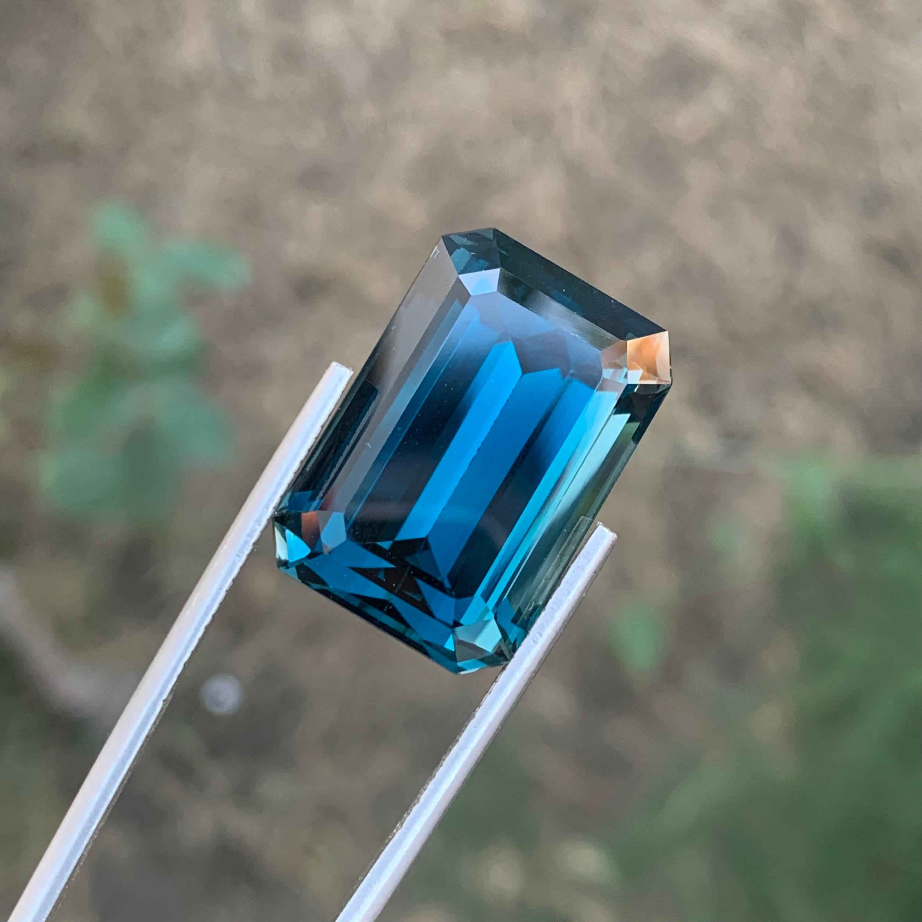 42,20 Karat Wunderschöner facettierter Londoner Blautopas in Smaragdform Edelstein für Damen oder Herren im Angebot