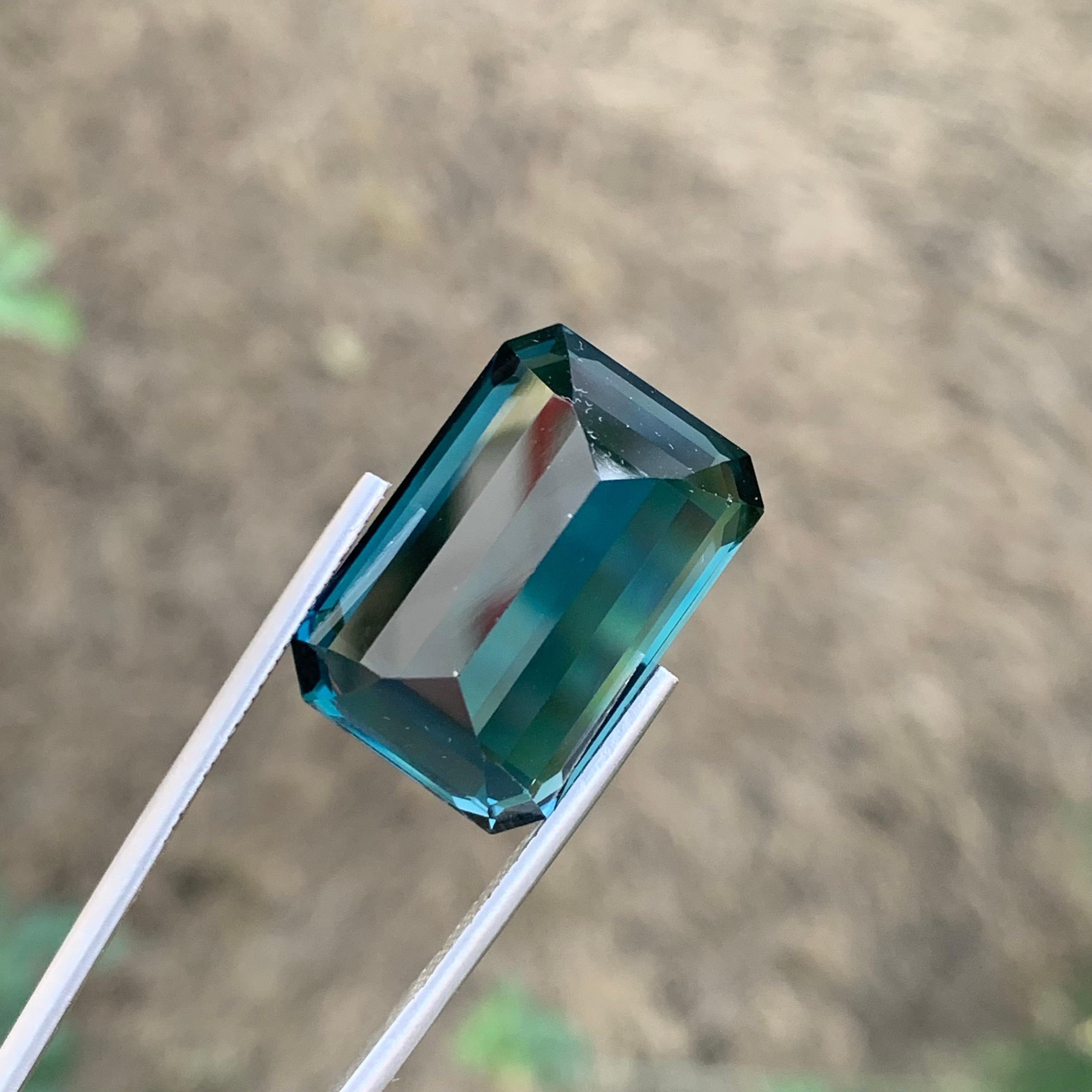 42,20 Karat Wunderschöner facettierter Londoner Blautopas in Smaragdform Edelstein im Angebot 1