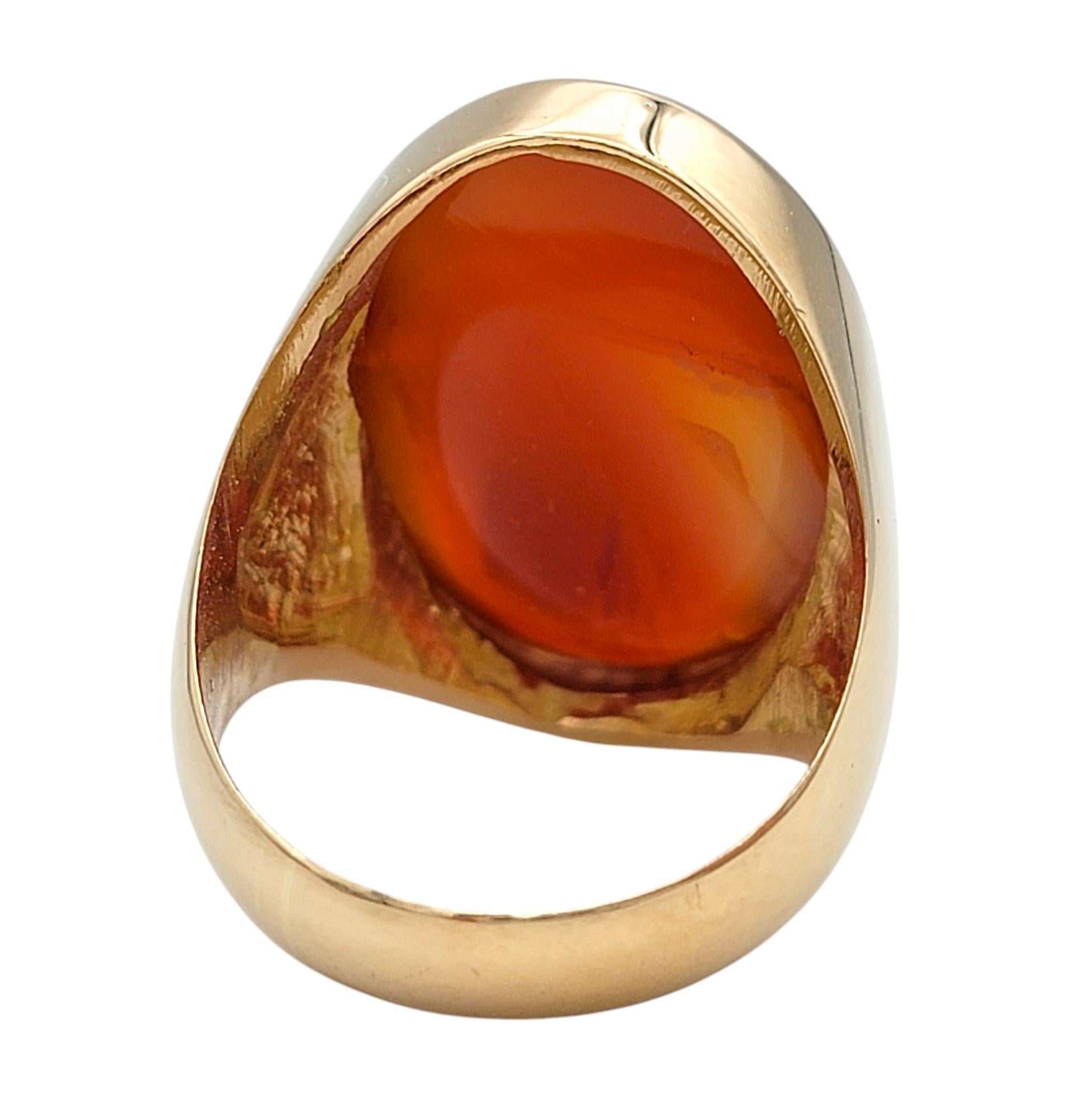Bague d'affirmation en or jaune 14 carats avec agate orange cabochon ovale de 42,23 carats Unisexe en vente