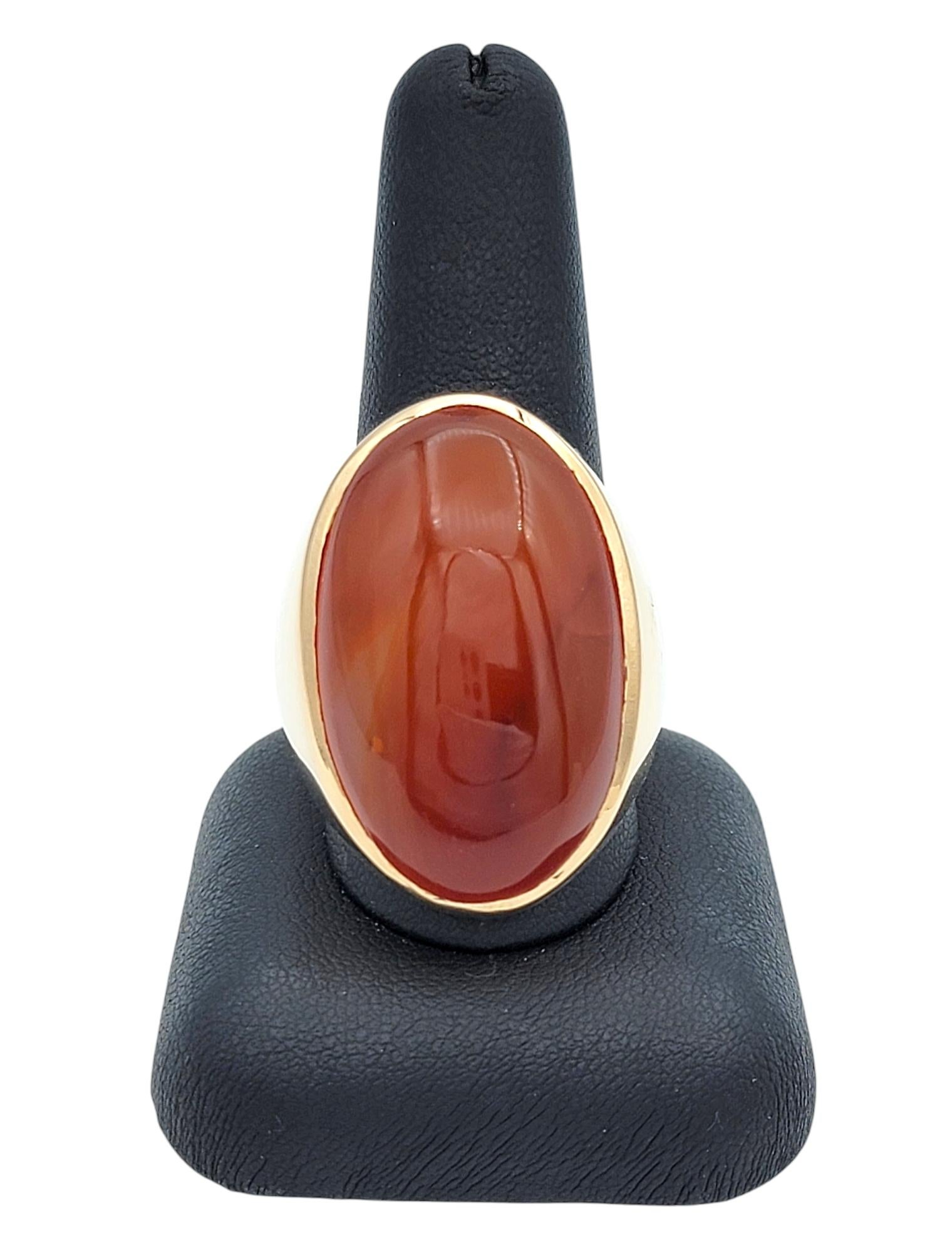 Bague d'affirmation en or jaune 14 carats avec agate orange cabochon ovale de 42,23 carats en vente 2
