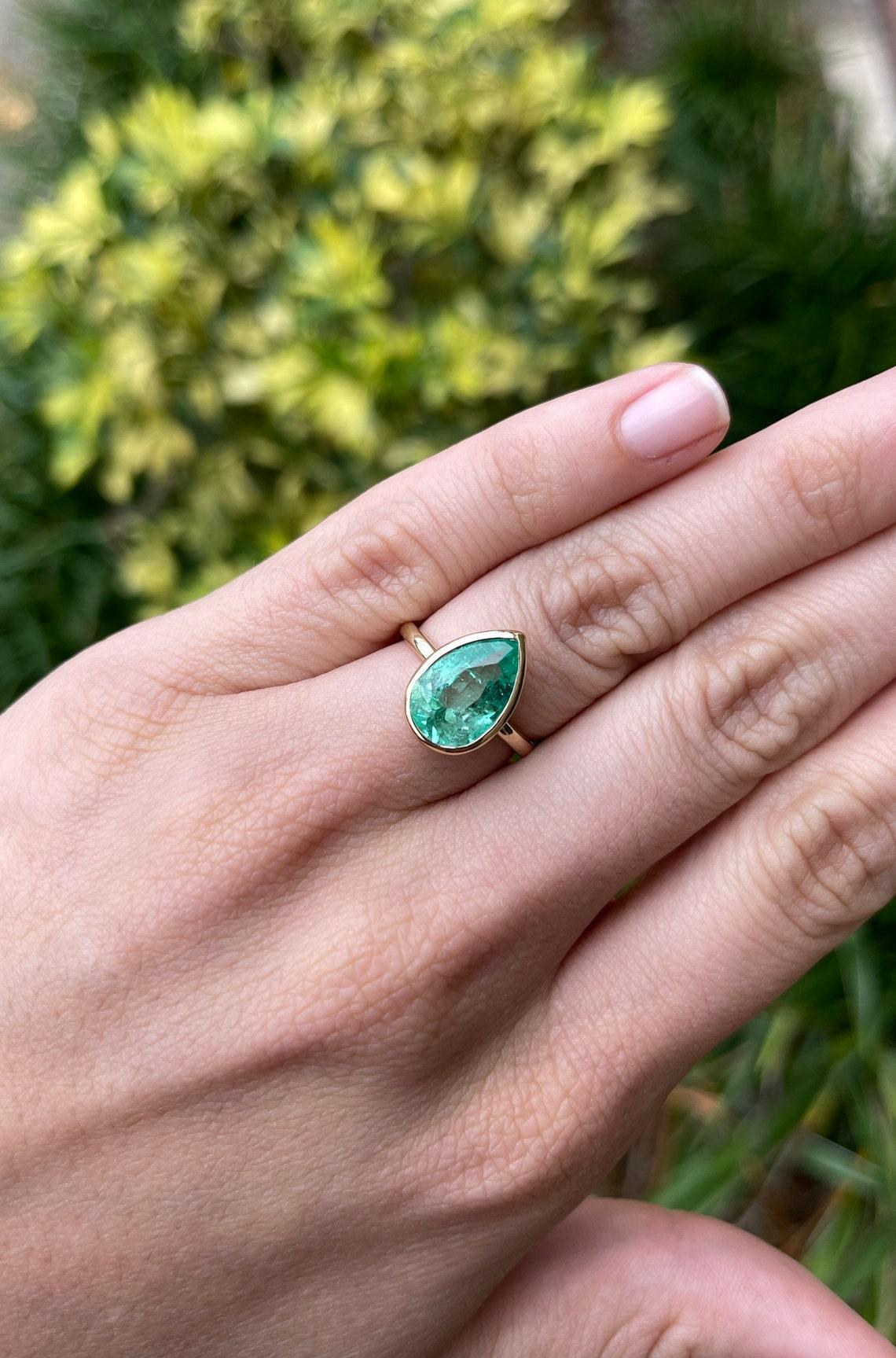 teardrop emerald ring