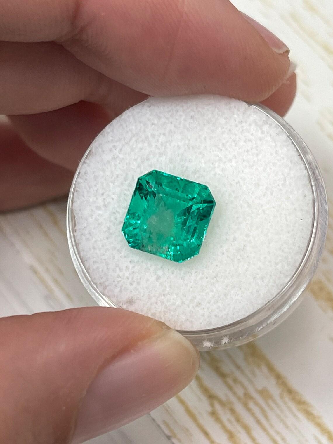 Modern 4.22ct Vivid Muzo Green Colombian Emerald 9x9mm Asscher Cut Genuine May For Sale