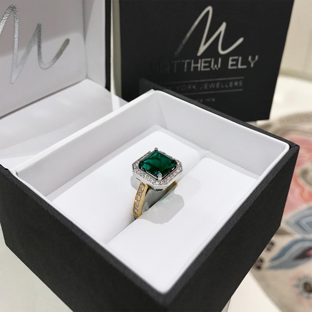 4.23 Carat Emerald White Diamonds 18 Carat White and Yellow Gold Ring In New Condition For Sale In Woollahra, New South Wales