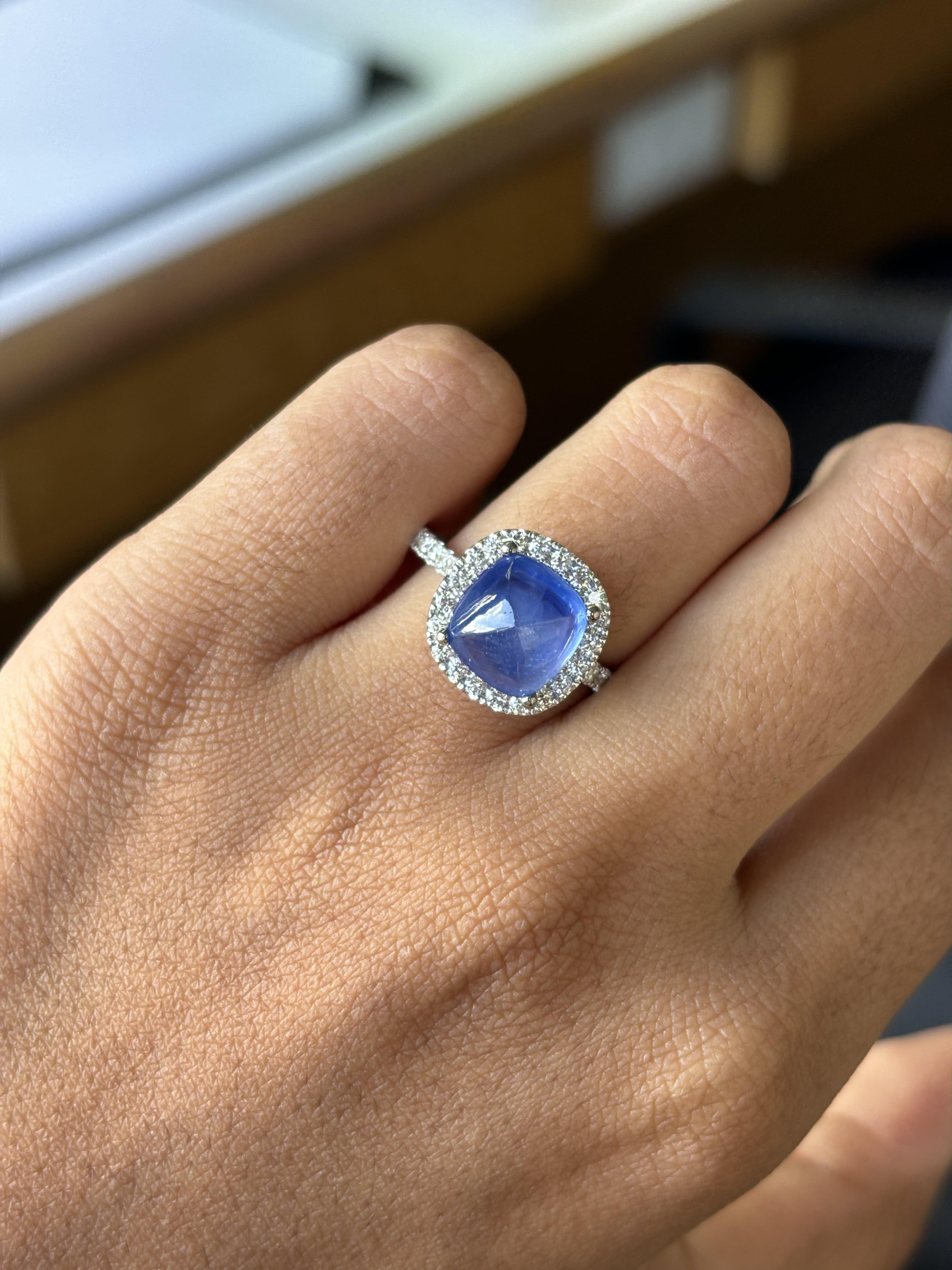 4.23 Carat Sugarloaf Ceylon Sapphire Ring with Halo Diamonds in 14K White Gold For Sale 1