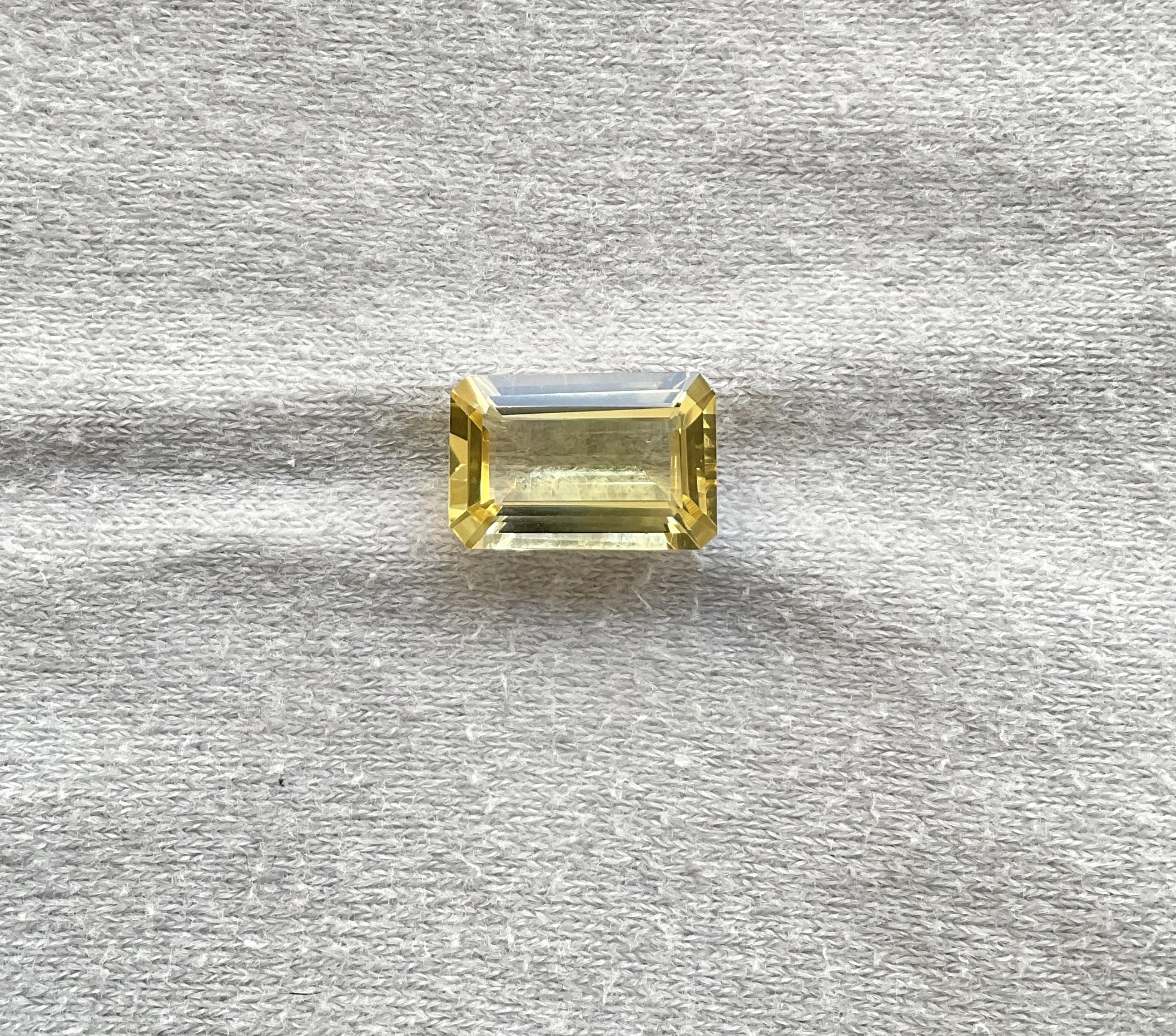 Pierre précieuse naturelle de tourmaline jaune taille octogonale facettée de 4,23 carats

Pierre précieuse - Tourmaline
Poids - 4,23
Taille -  12.5x8.5x5 mm
Forme - Pierre taillée en octogone