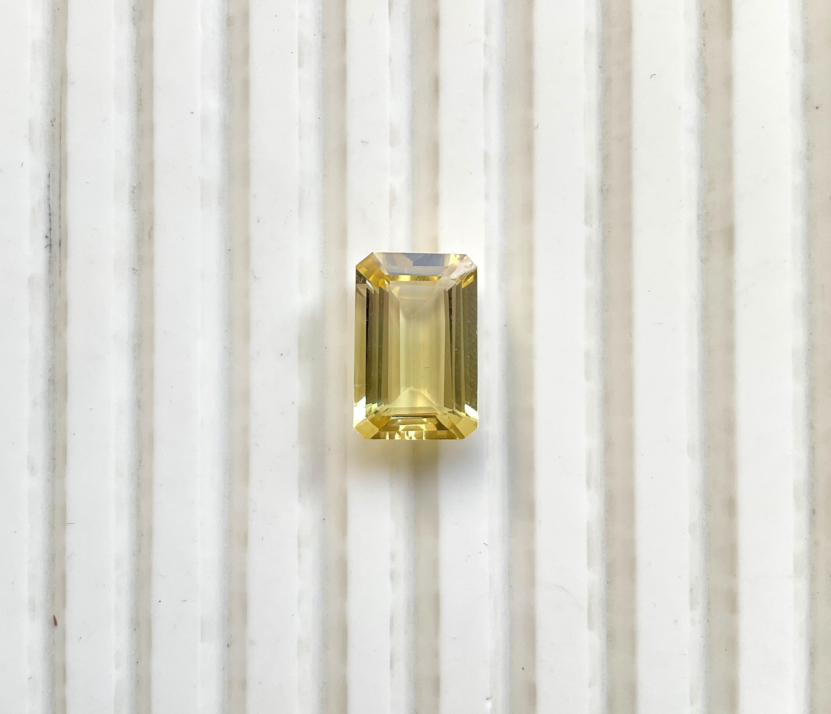 Taille octogone Pierre précieuse naturelle de tourmaline jaune taille octogonale facettée de 4,23 carats en vente