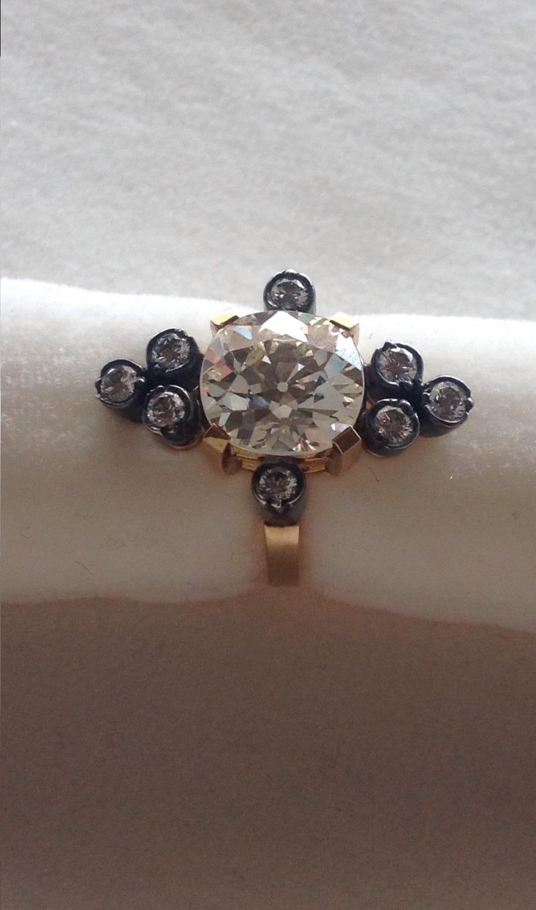 18 Karat Gold and Silver 4.23 Carat Old Cushion Diamond Ring For Sale 1
