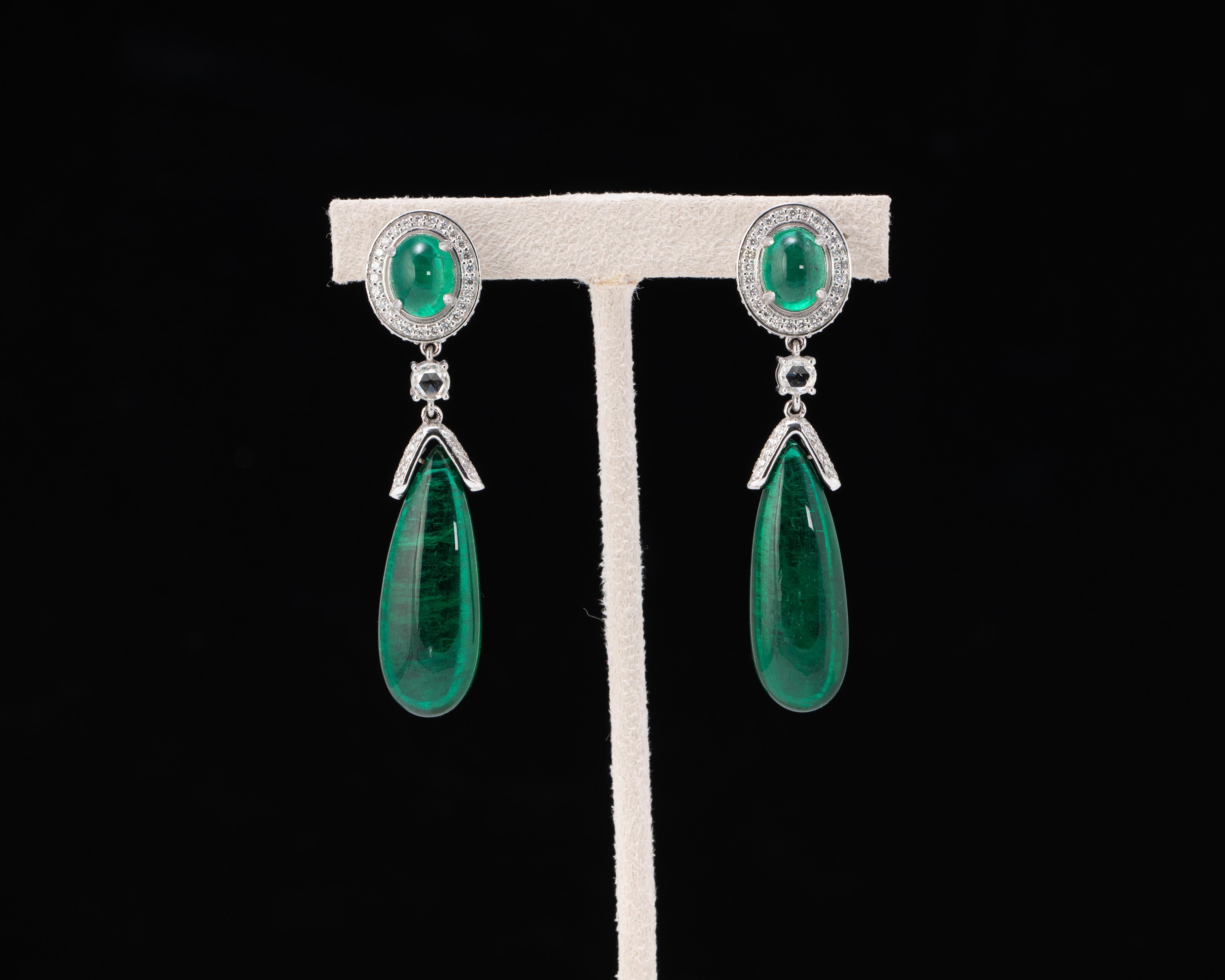 42,32 Karat Smaragd-Cabochon- und Diamant-Tropfen-Ohrring im Zustand „Neu“ im Angebot in Bangkok, Thailand