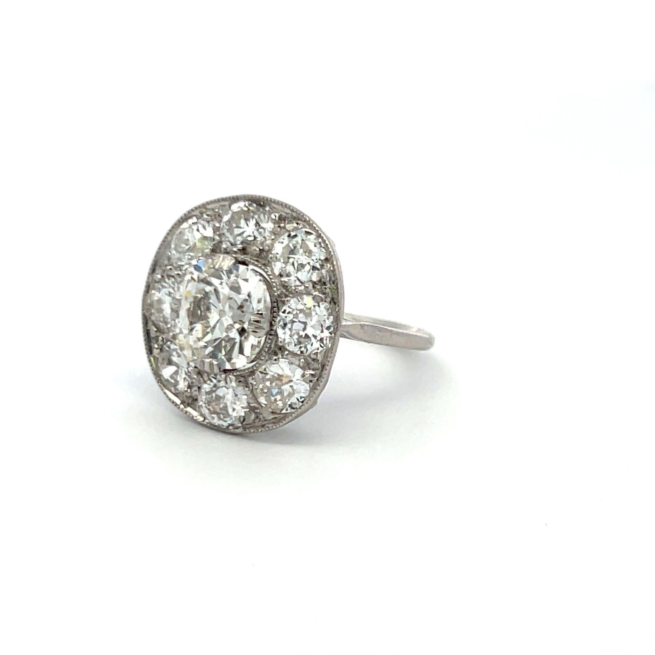 Titre :
Bague de fiançailles en platine avec diamant coussin Brilliante J VVS2 de 4,24 carats et diamant taille européenne ancienne J VS1


Le style :
Engagement


Métal :
Platine


Pierre précieuse 1 :
Diamant de 2,24 carats


Nombre de pierres