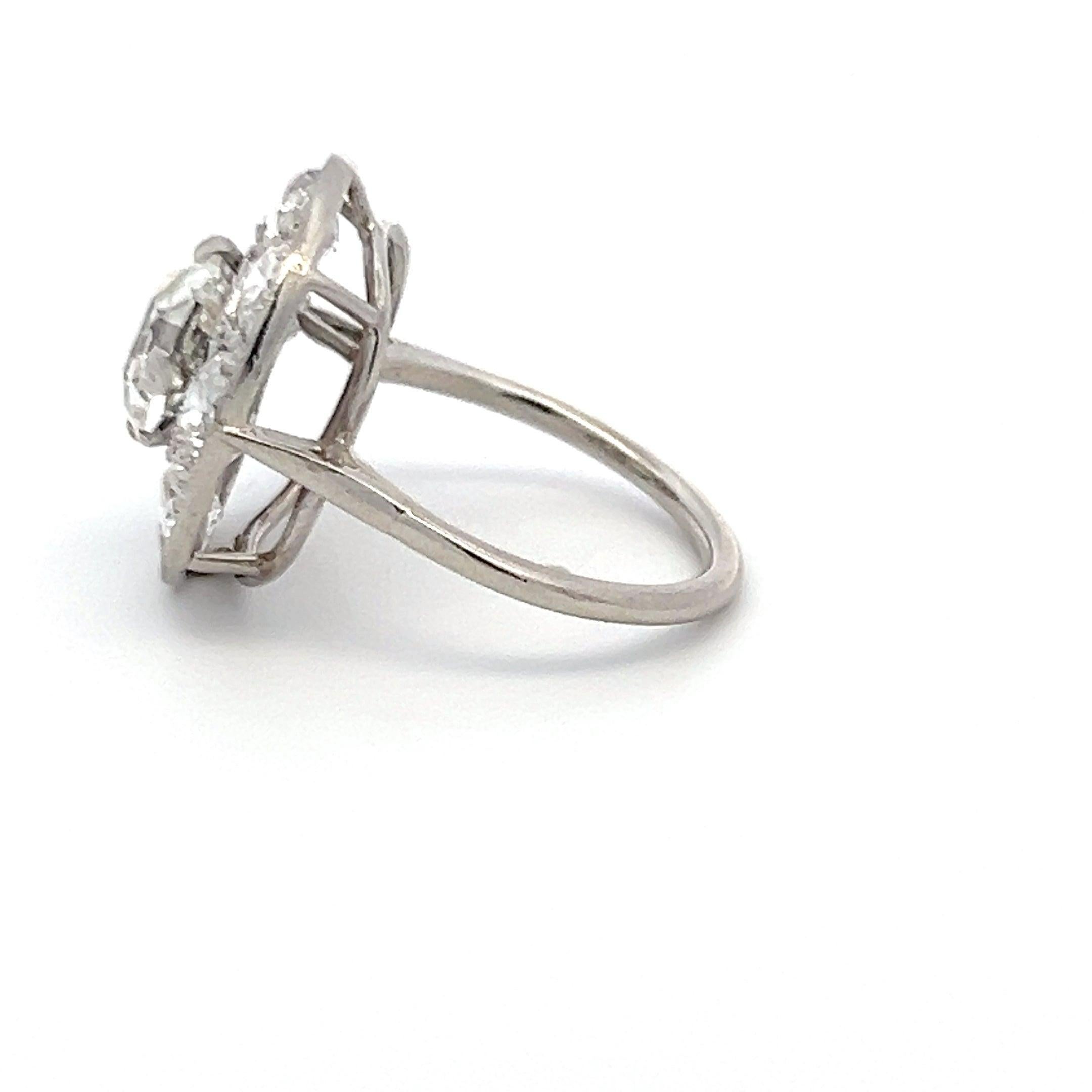 Bague de fiançailles en platine avec diamant coussin de 4,24 carats, brillant et vieux diamant européen Pour femmes en vente