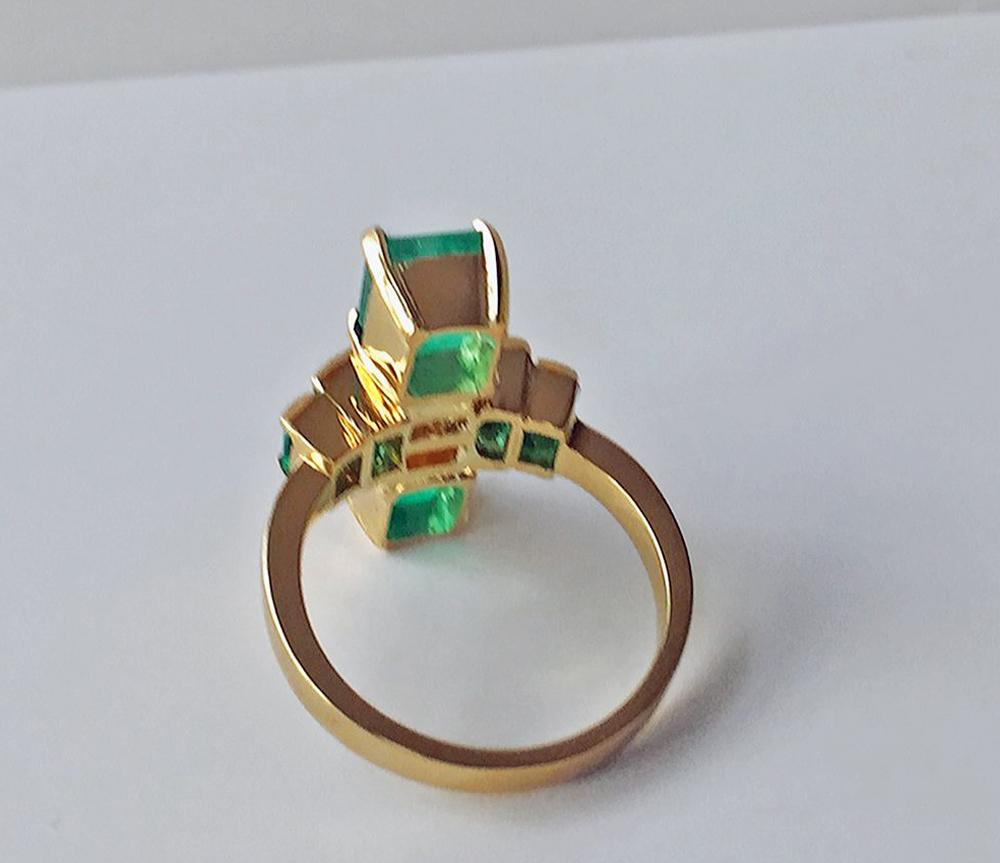 4.24 Carat Fine Colombian Emerald Diamond Art Deco Style Ring 18K For Sale 1