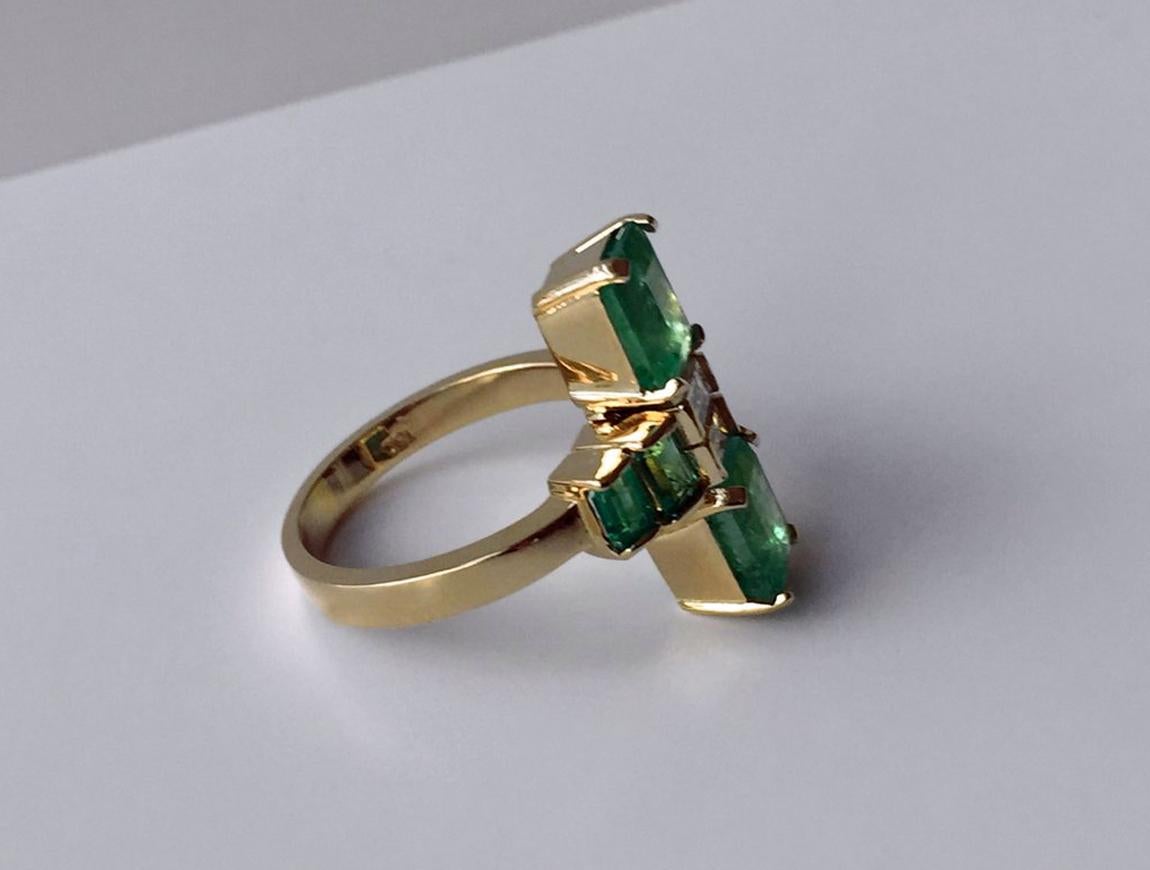 4.24 Carat Fine Colombian Emerald Diamond Art Deco Style Ring 18K For Sale 2
