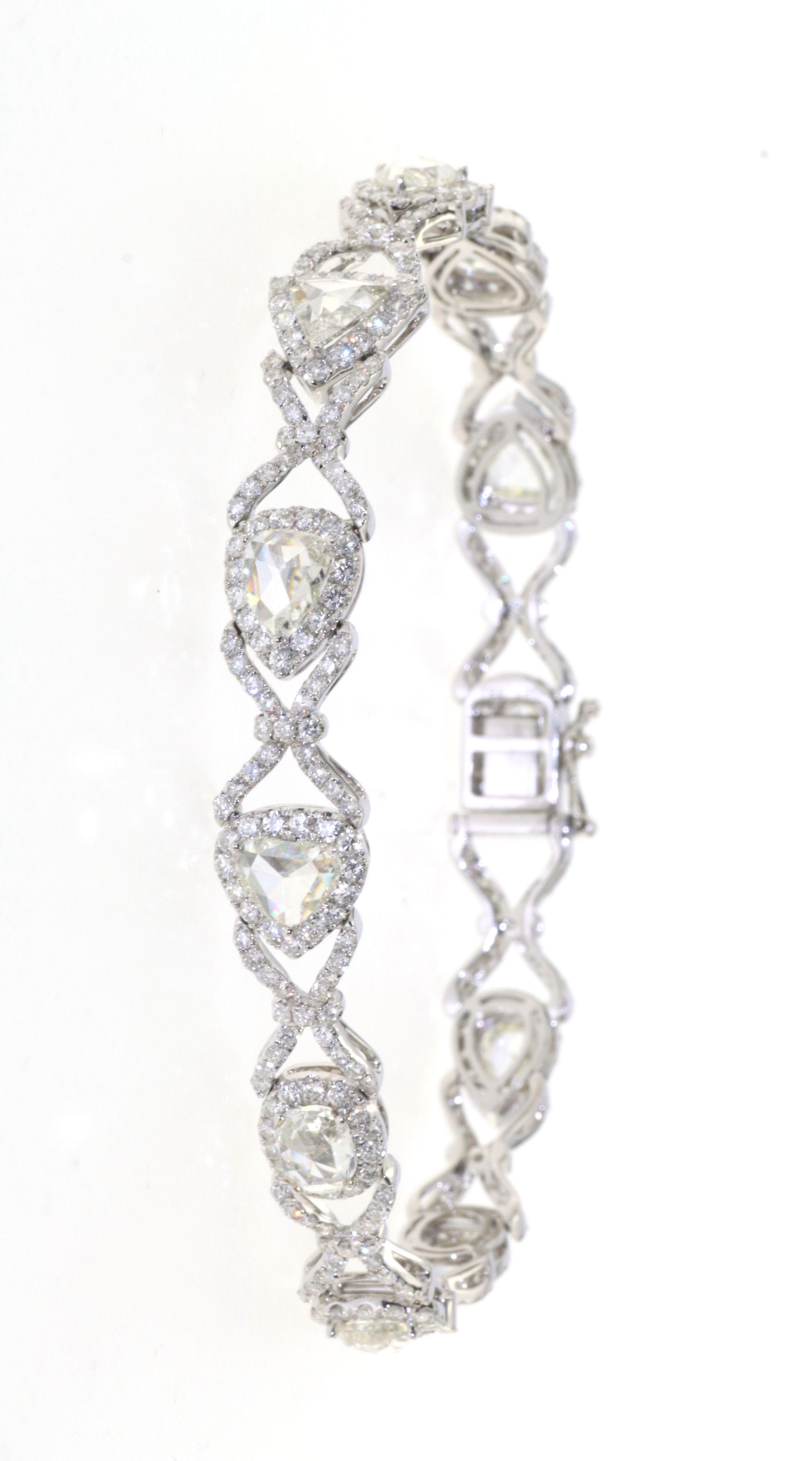 This rose cut diamond bracelet features 11 pieces of rose cut diamonds weight 4.24 carats and 3.50 carats of round brilliance diamonds set in 18K white gold. The length of the bracelet is 17.5cm.

Rose Cut Daimond 4.24 carat
Round Diamond 3.50 carat