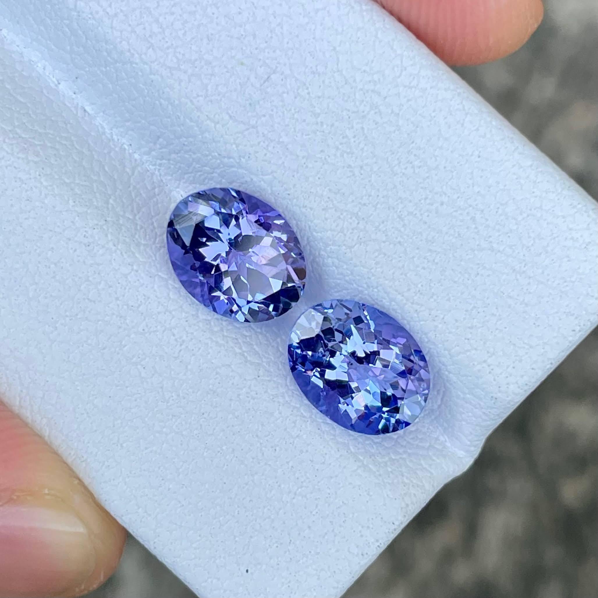 Weight 4.24 carats 
Dimensions 9x7x5 mm 
Treatment heated 
Origin Tanzania 
Clarity VVS 
Shape oval 
Cut Faceted 



This exquisite pair of blue tanzanite gemstones weighs a total of 4.24 carats and showcases a captivating deep blue hue, accented