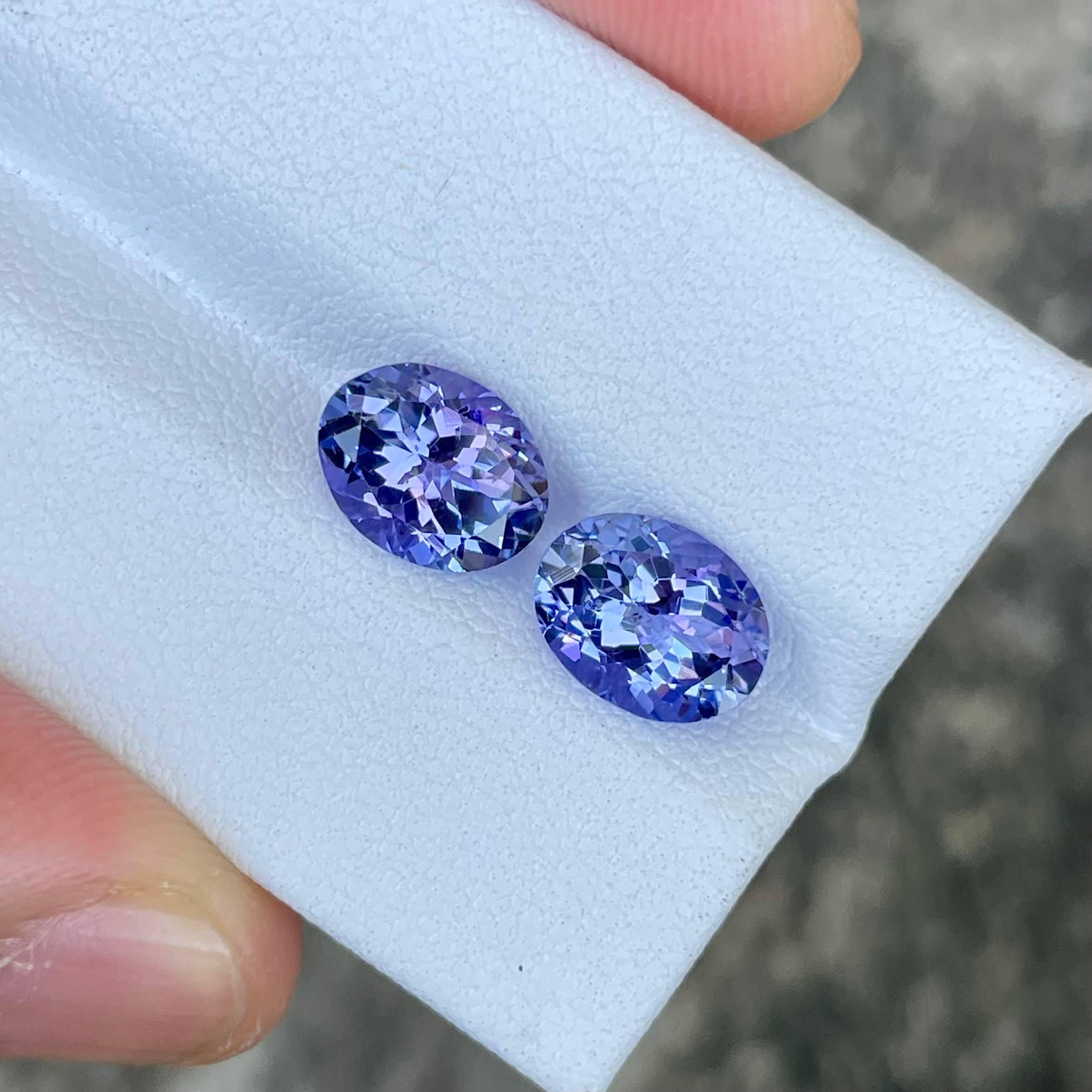 Modern 4.24 carats Blue Tanzanite Stone Pair Oval Shaped Tanzanian Gemstone For Sale