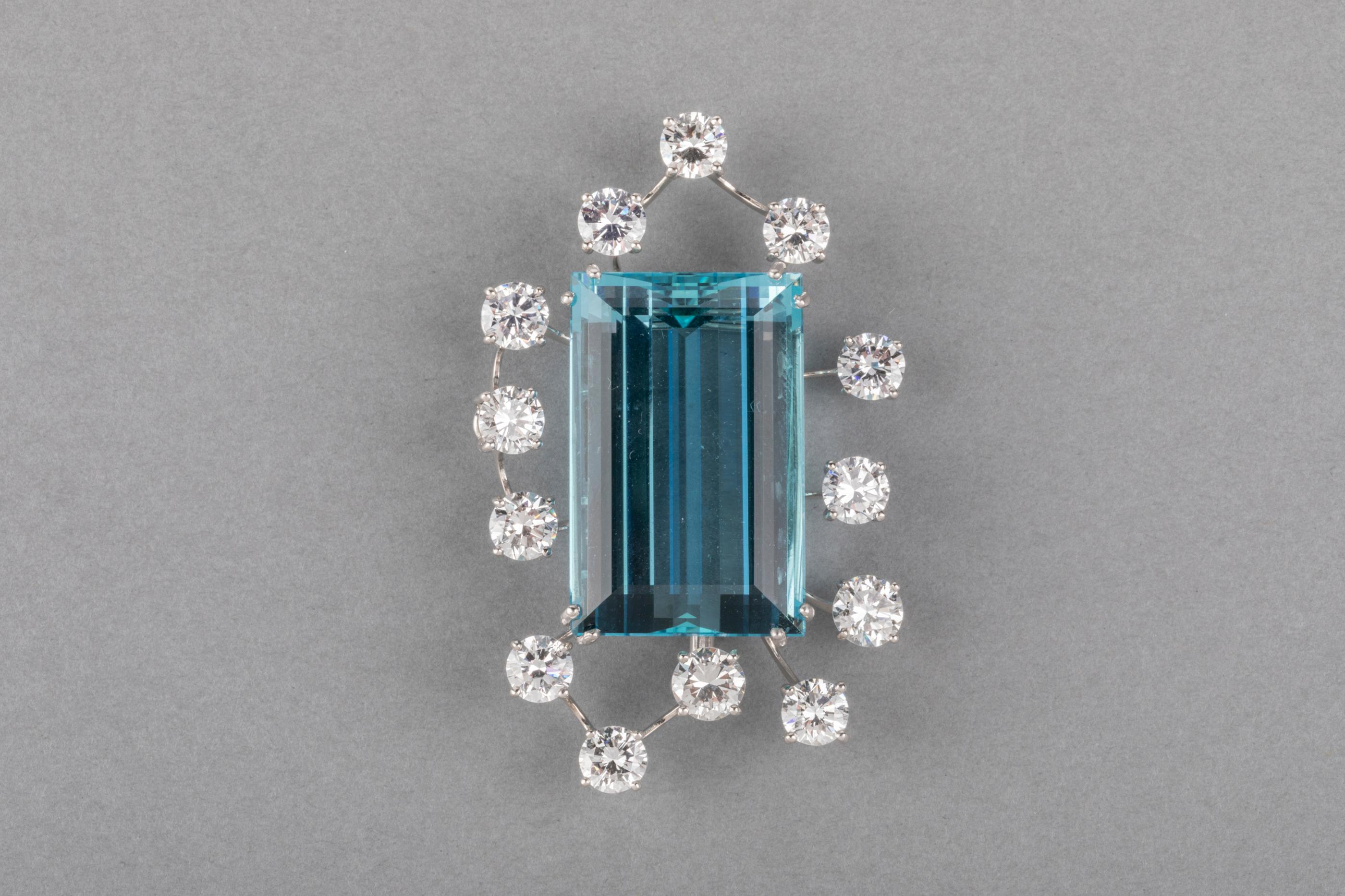 42.41 Carat Aquamarine and 6.5 Carat Diamonds Brooch For Sale 4