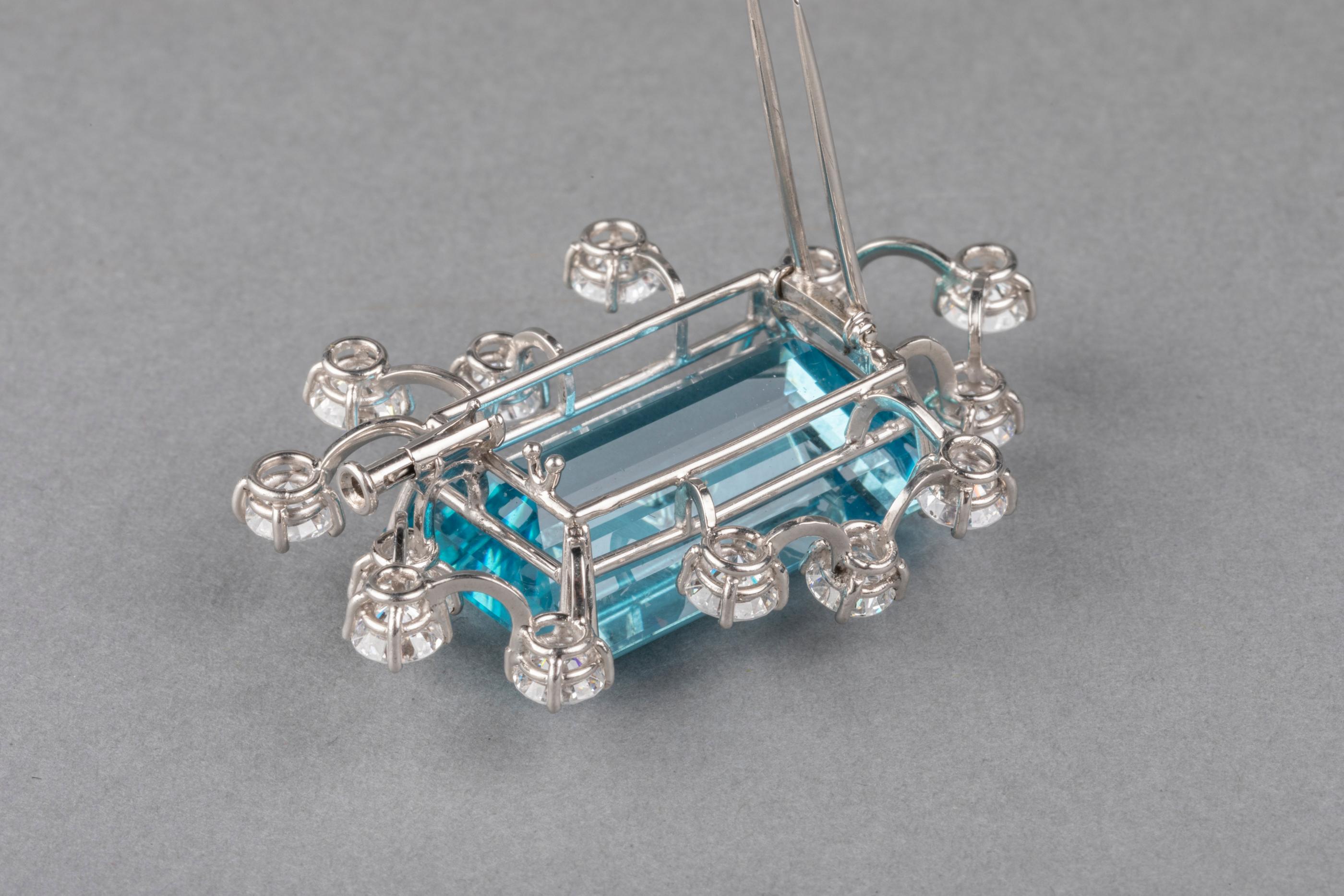 42.41 Carat Aquamarine and 6.5 Carat Diamonds Brooch For Sale 1