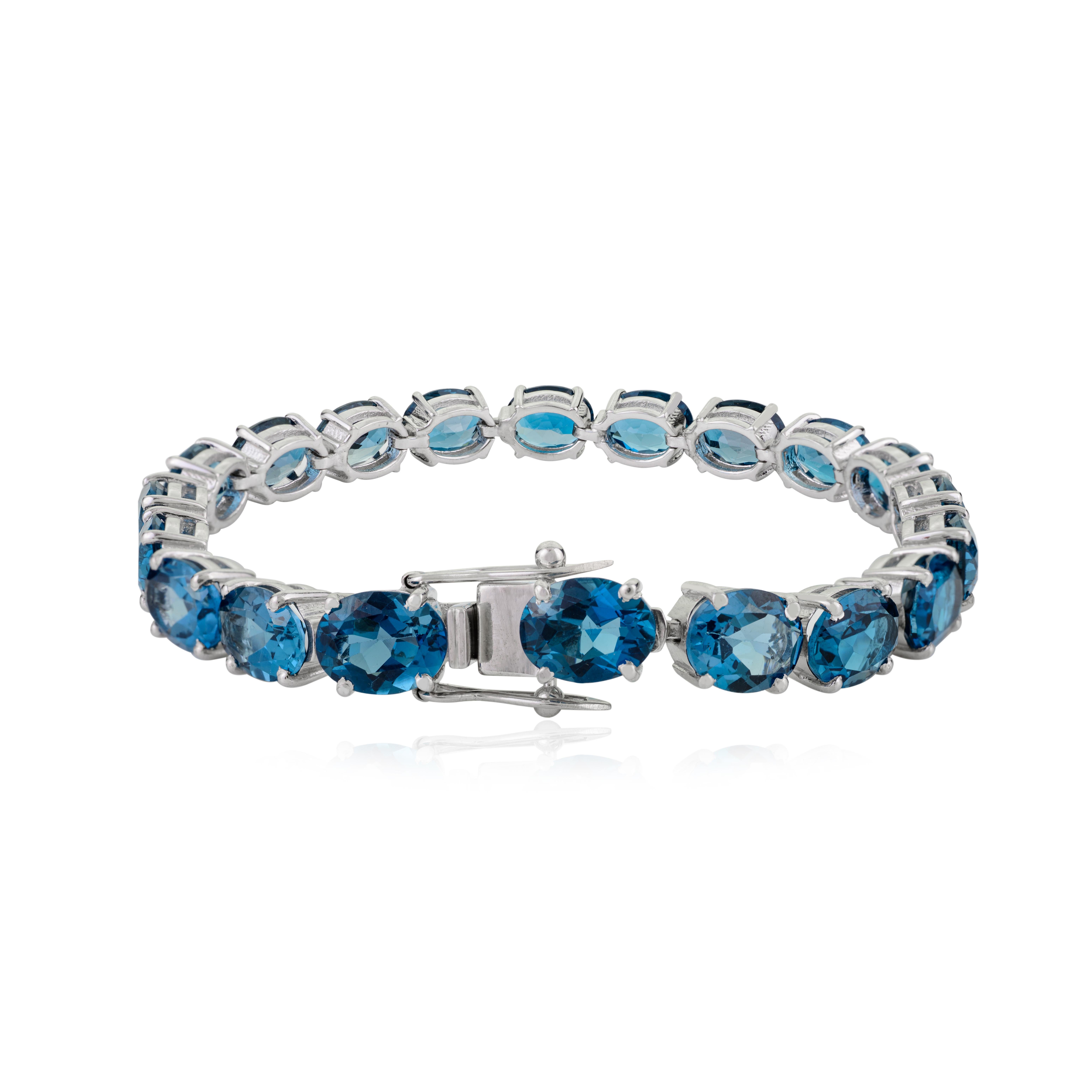 42.45 Ct Natürlicher Ovalschliff Blauer Topas Klassisches Armband in 925 Silber Geschenk Für Sie (Modernistisch) im Angebot